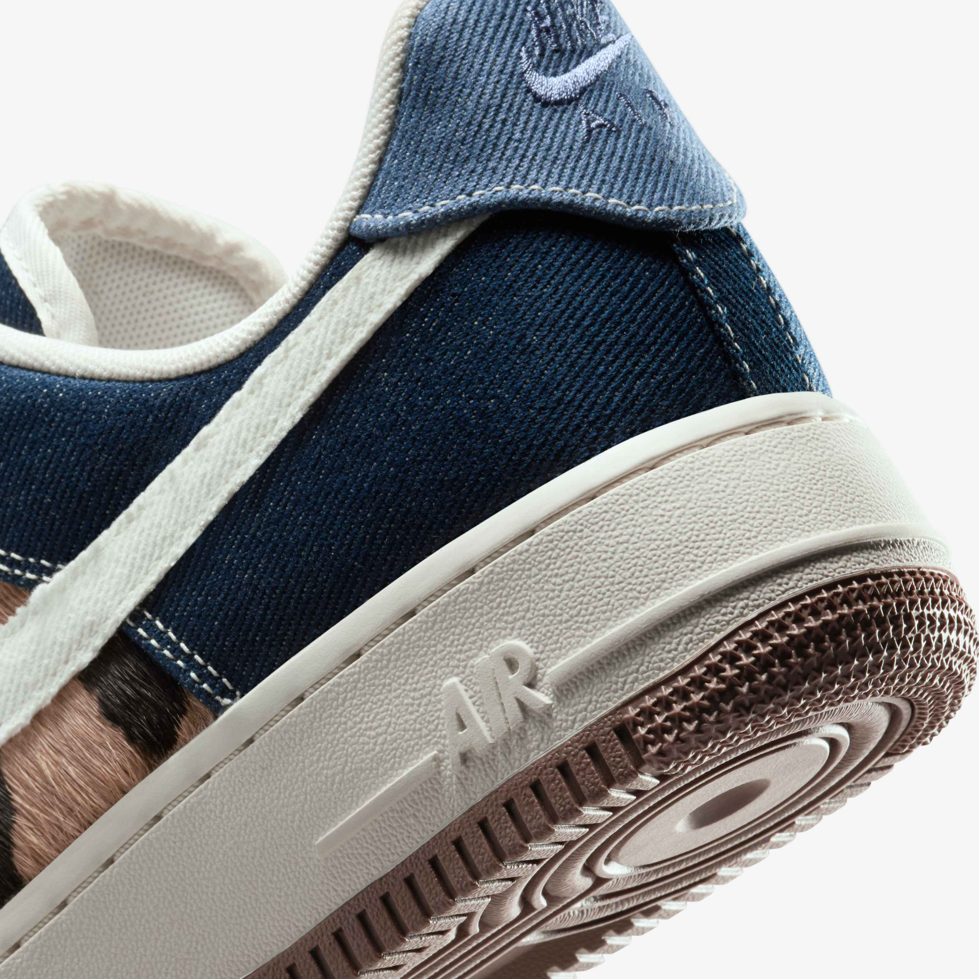 Кросівки Nike Air Force 1'07 IB3674-400