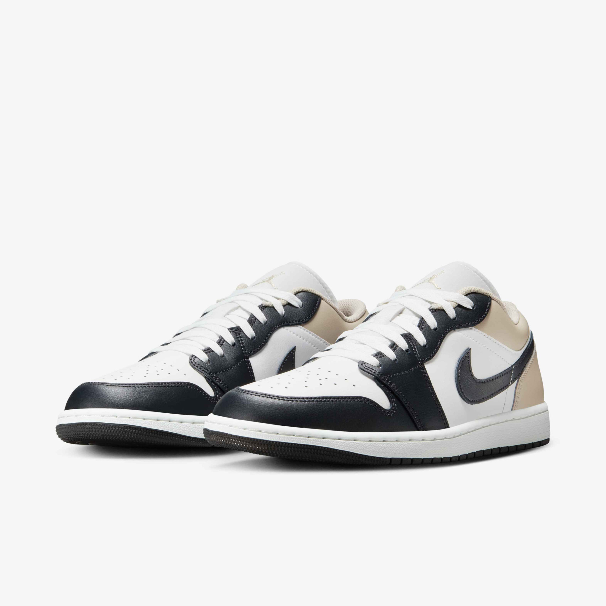 Кросівки чоловічі Air Jordan 1 Low White/Black 553558-153