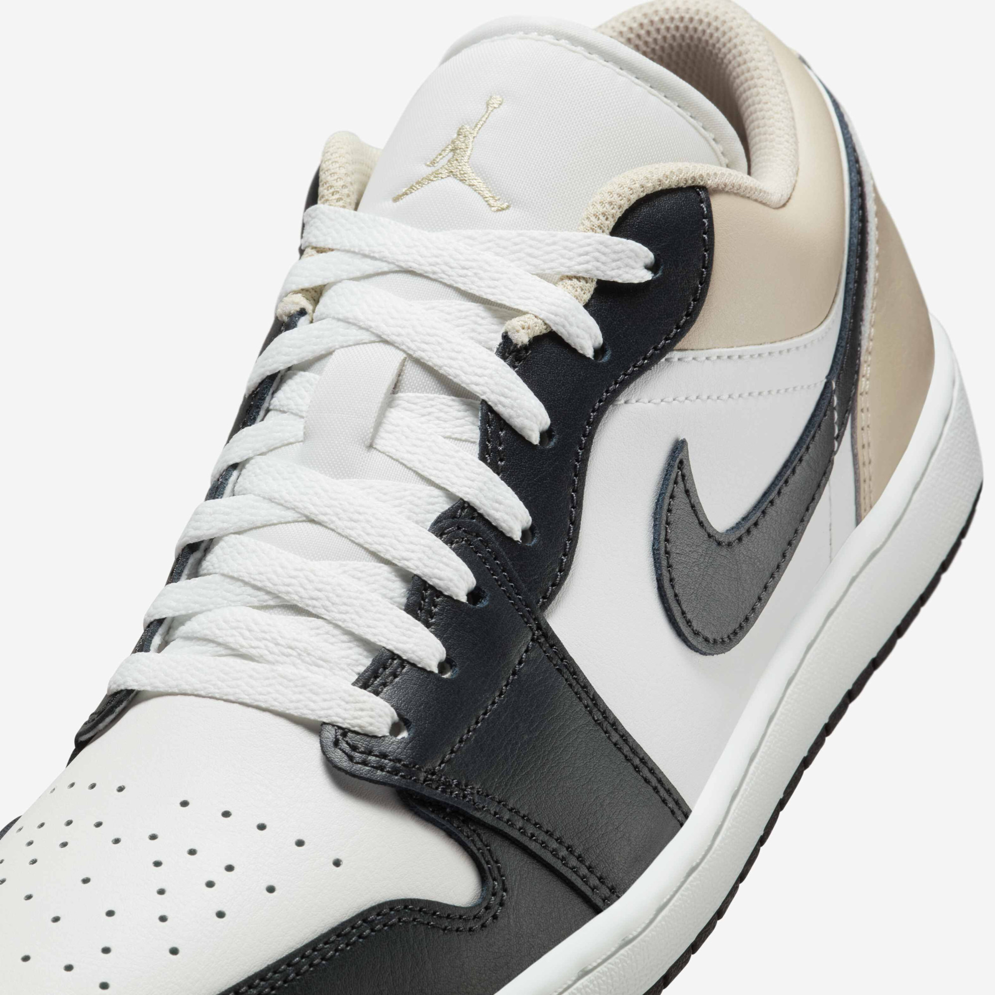 Кросівки чоловічі Air Jordan 1 Low White/Black 553558-153