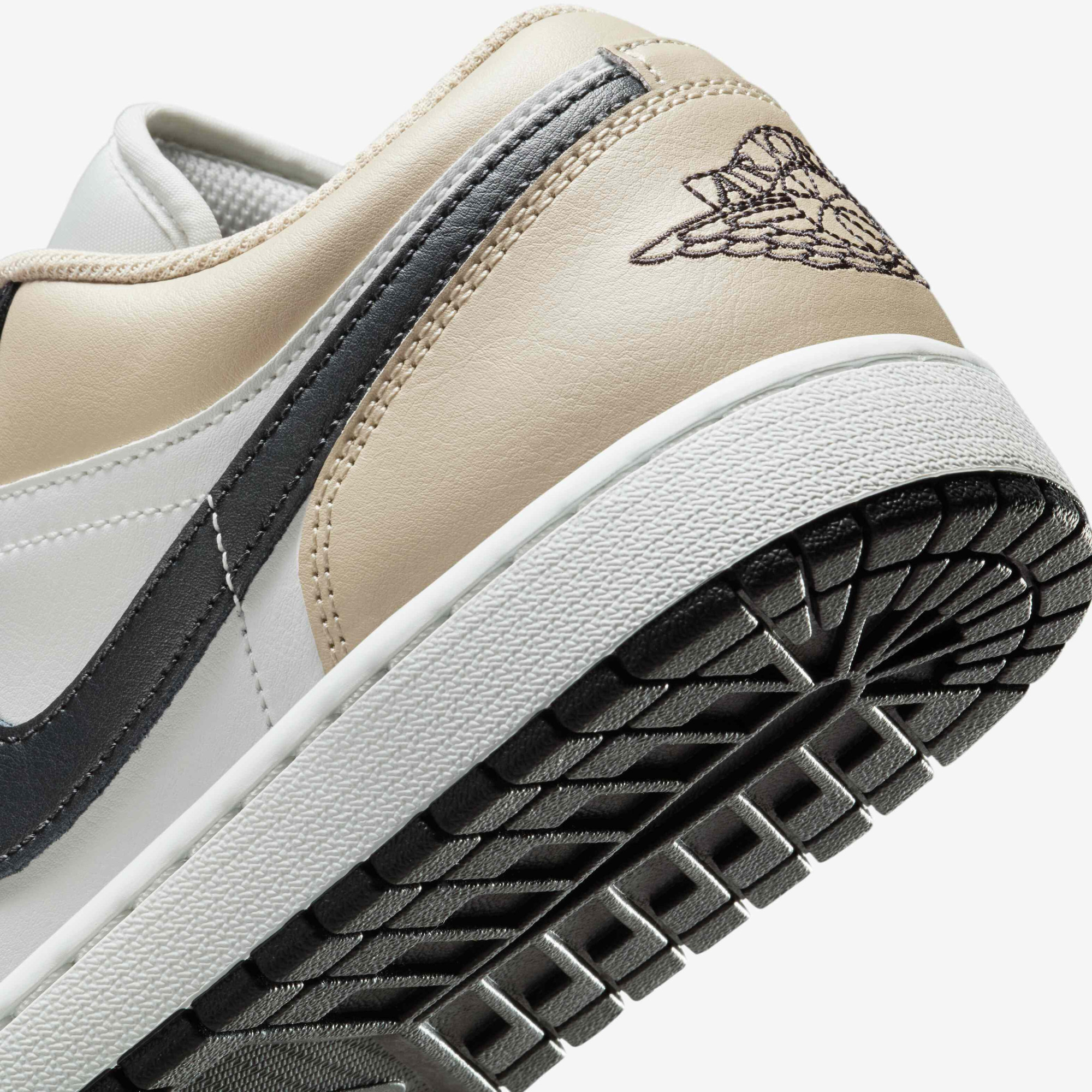 Кросівки чоловічі Air Jordan 1 Low White/Black 553558-153