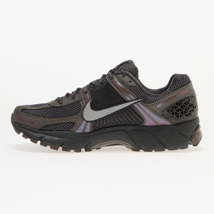 Кросівки NIKE ZOOM VOMERO 5 CAVE STONE / METALLIC SILVER HF5493-201