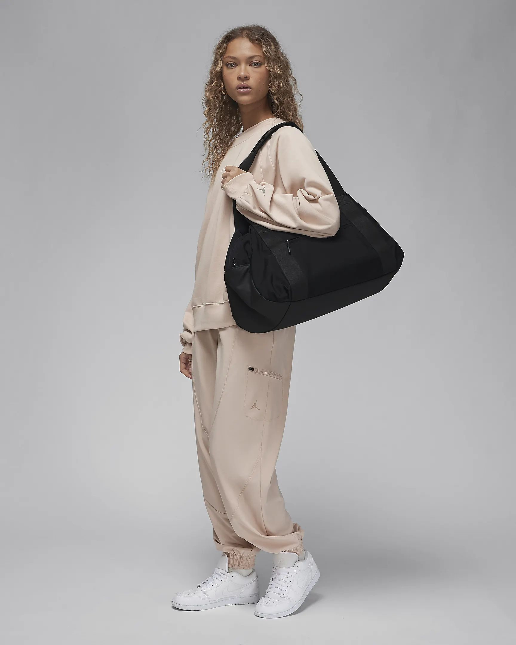 Сумка Nike Air Jordan Alpha Duffle WA0919-023