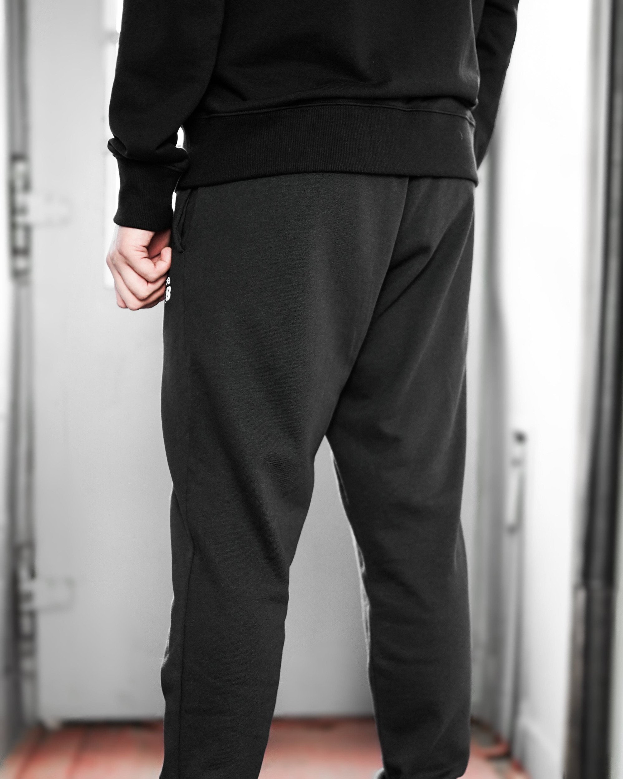 Брюки New Balance NB CLASSIC CORE FT MP03901BK