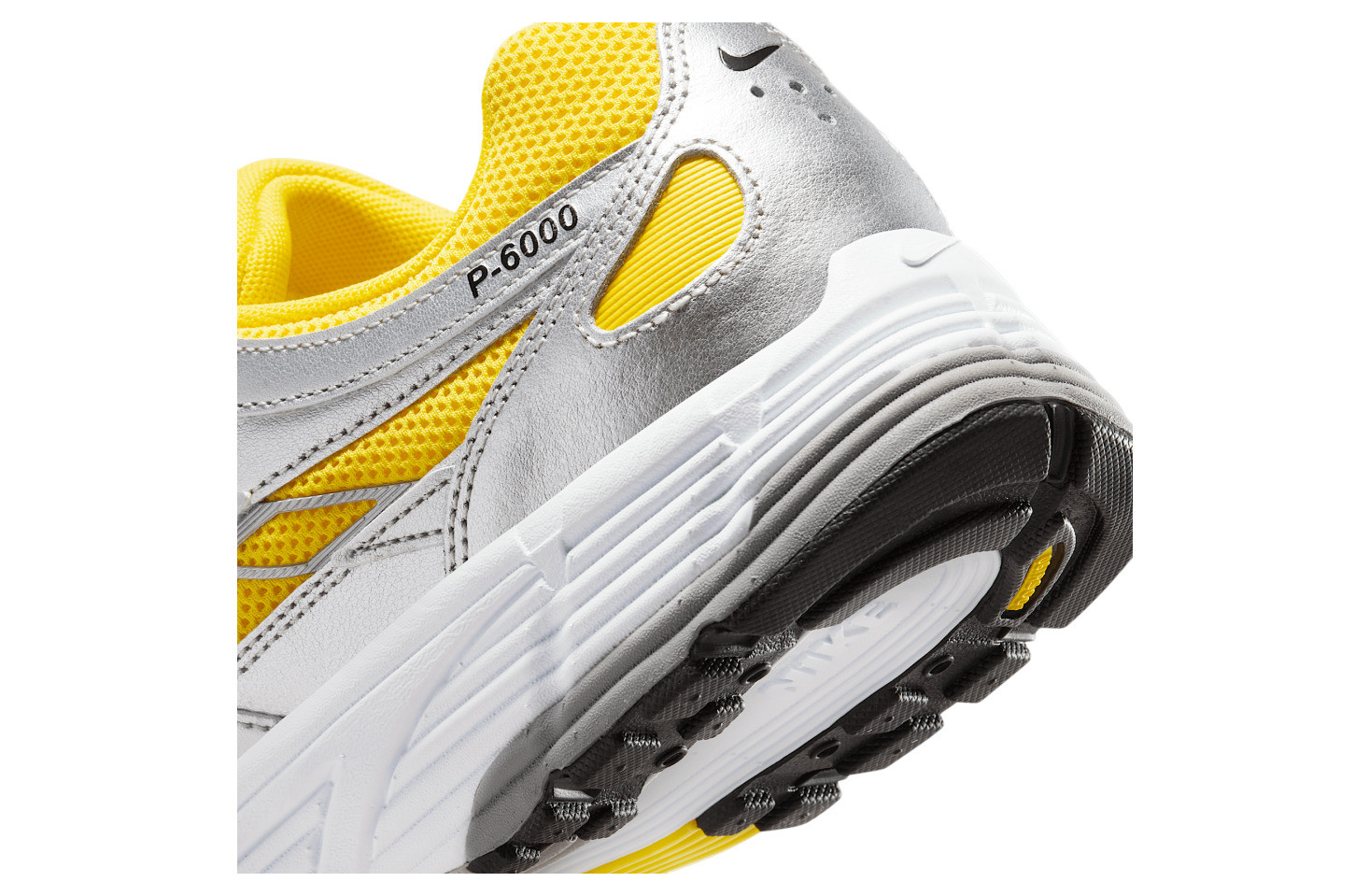 Кросівки Nike P-6000 Lightning Metallic Silver CD6404-701