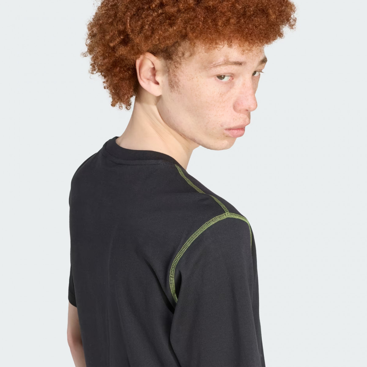 Футболка GRFX TEE JY2761 Adidas 2XL Чорний JY2761