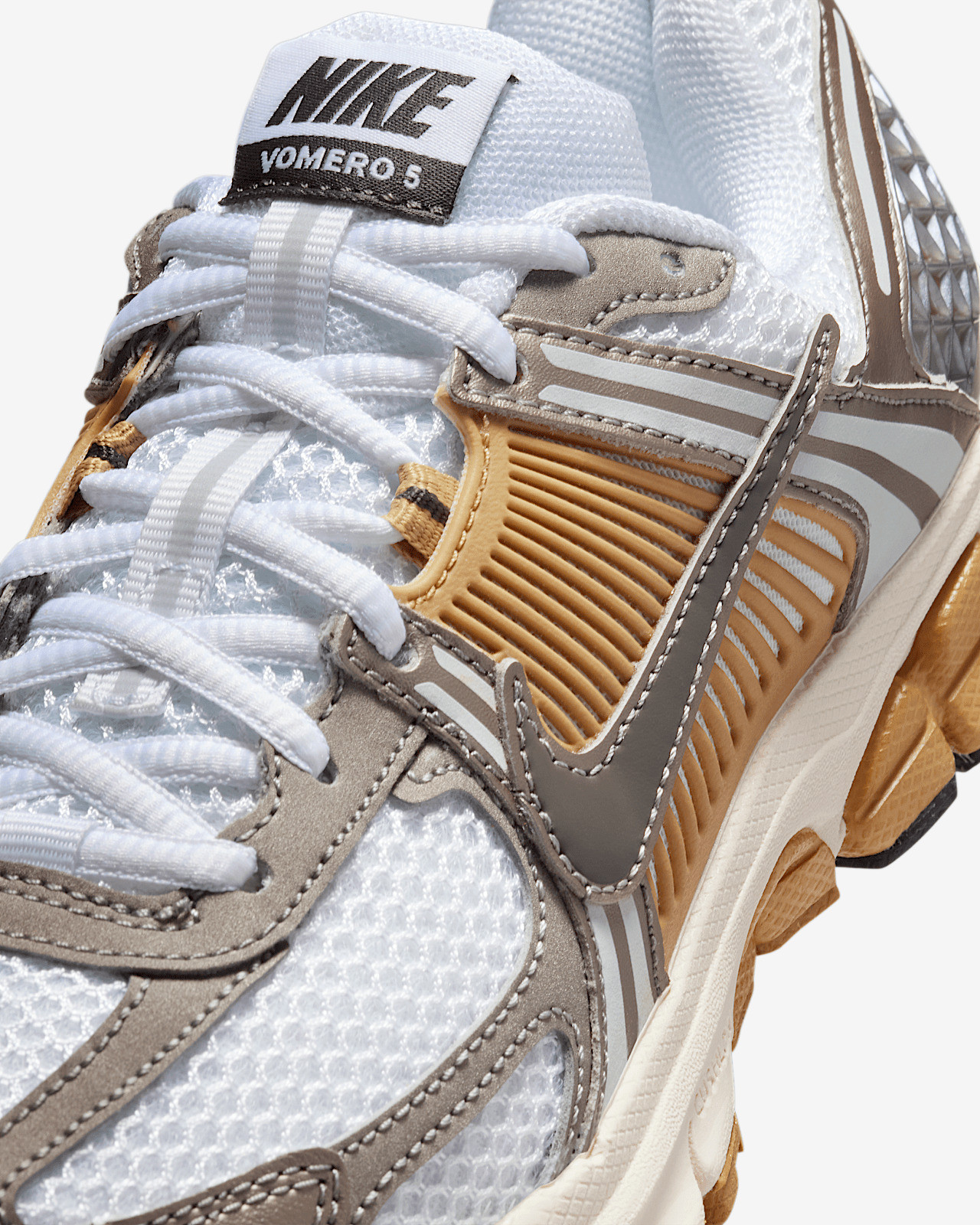 Кросівки Nike VOMERO 5 (GS) HF6998-004