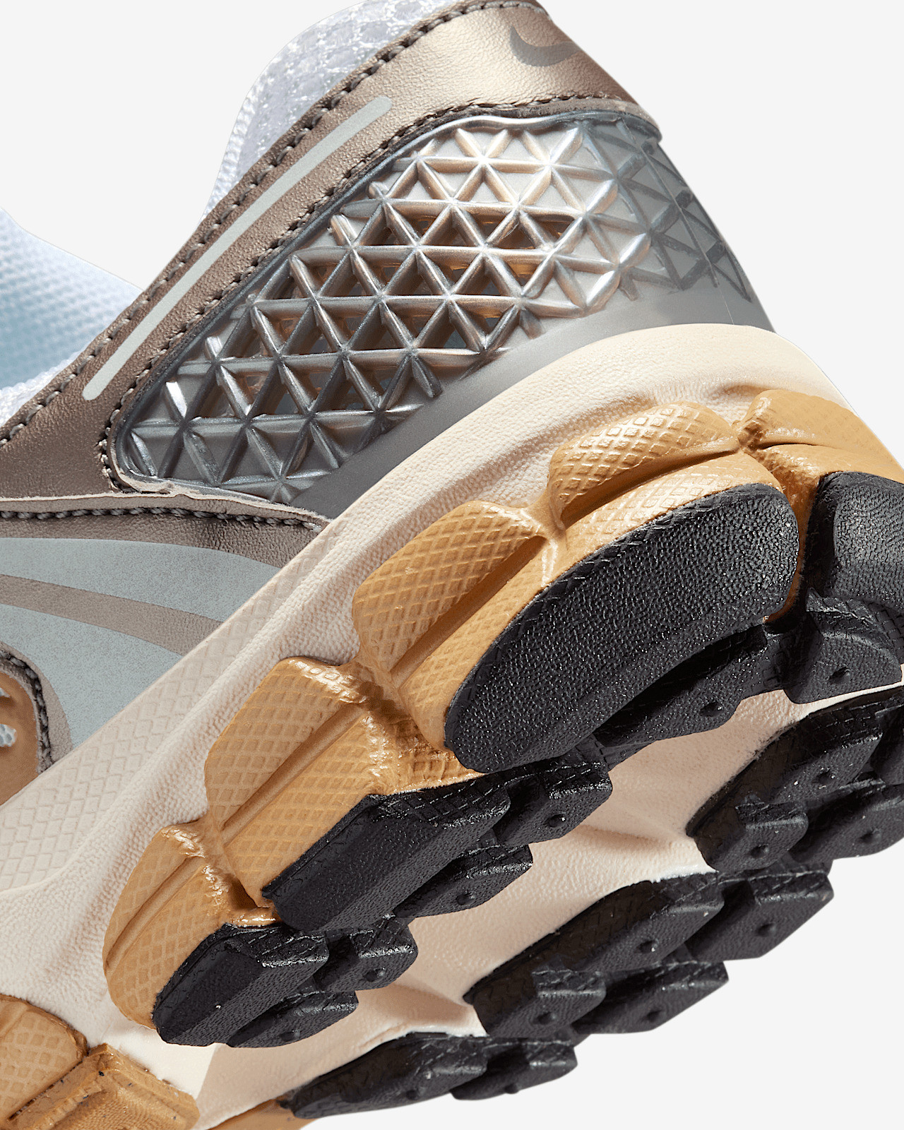 Кросівки Nike VOMERO 5 (GS) HF6998-004