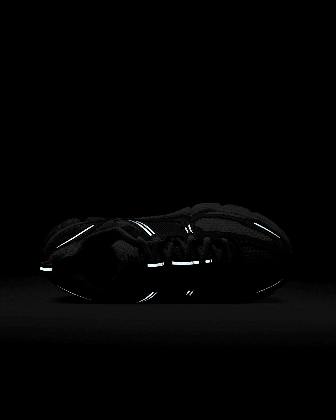 Кросівки Nike VOMERO 5 (GS) HF6998-004