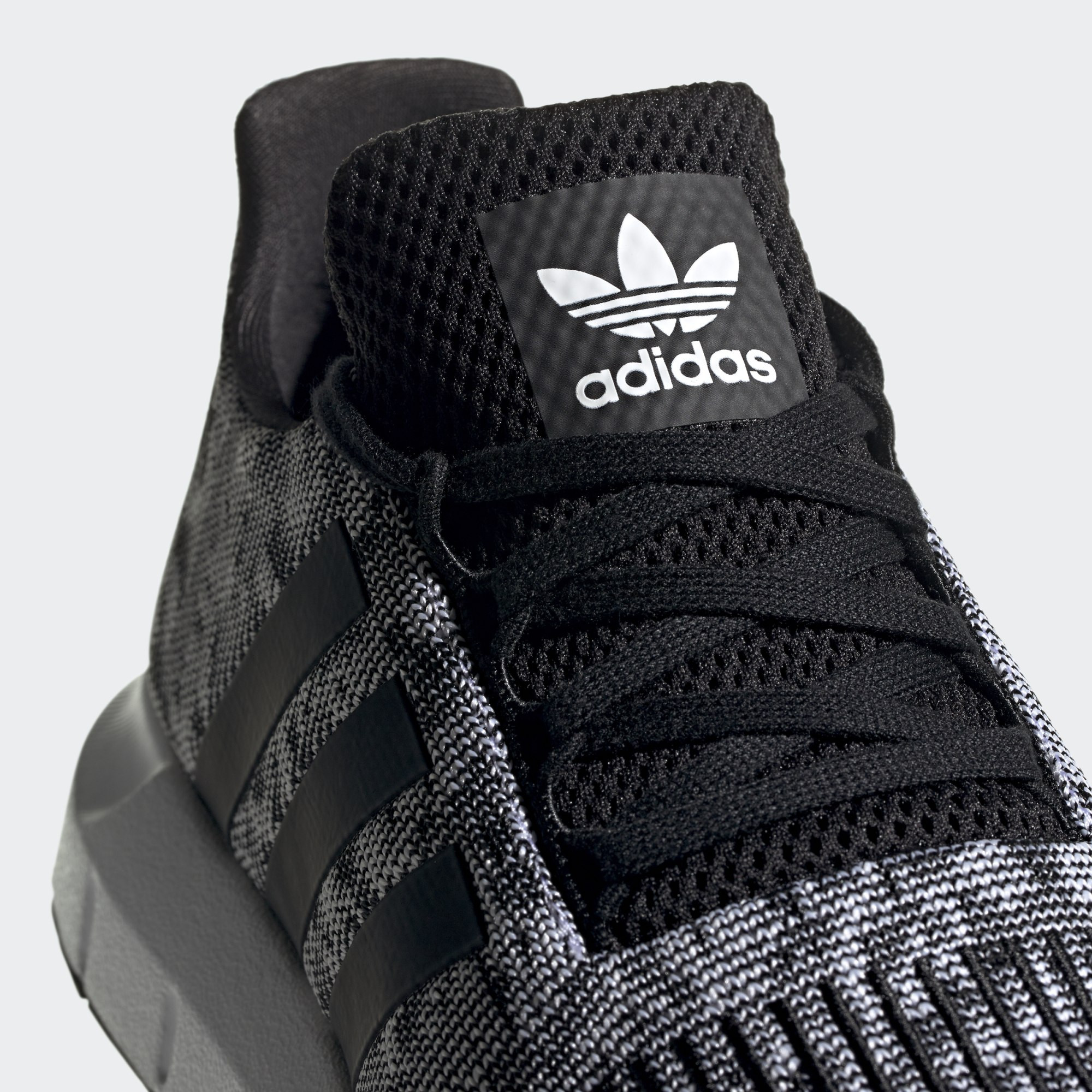 Кросівки чоловічі Adidas Swift Run EE4442