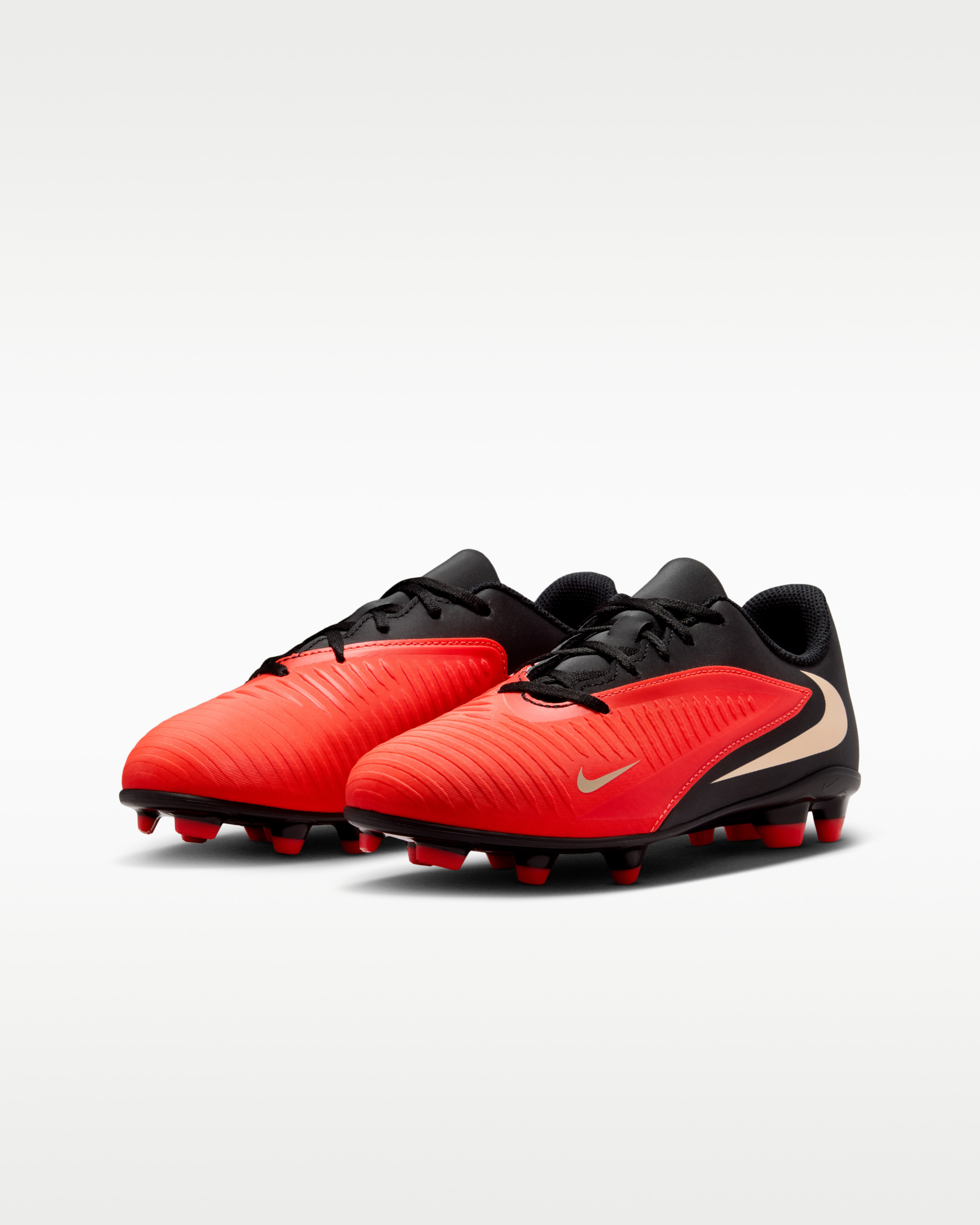 Бутси Nike JR PHANTOM 6 LOW CLUB FG/MG HM9202-600