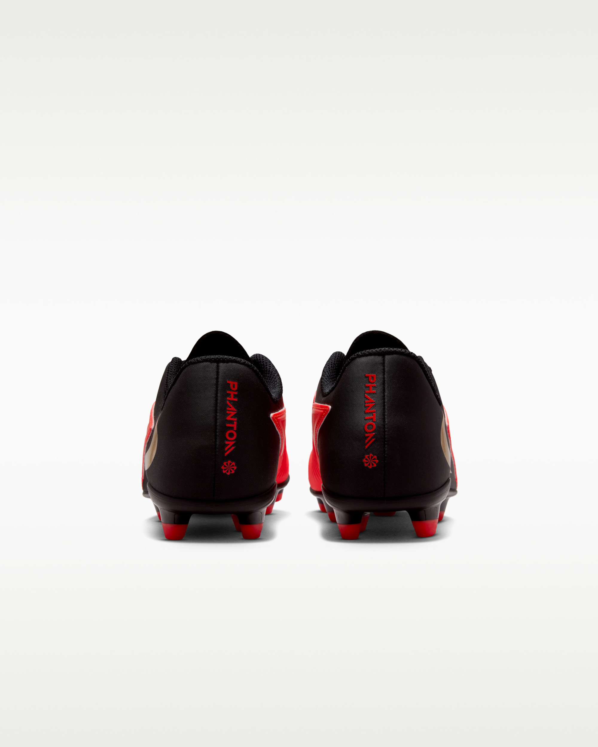 Бутси Nike JR PHANTOM 6 LOW CLUB FG/MG HM9202-600
