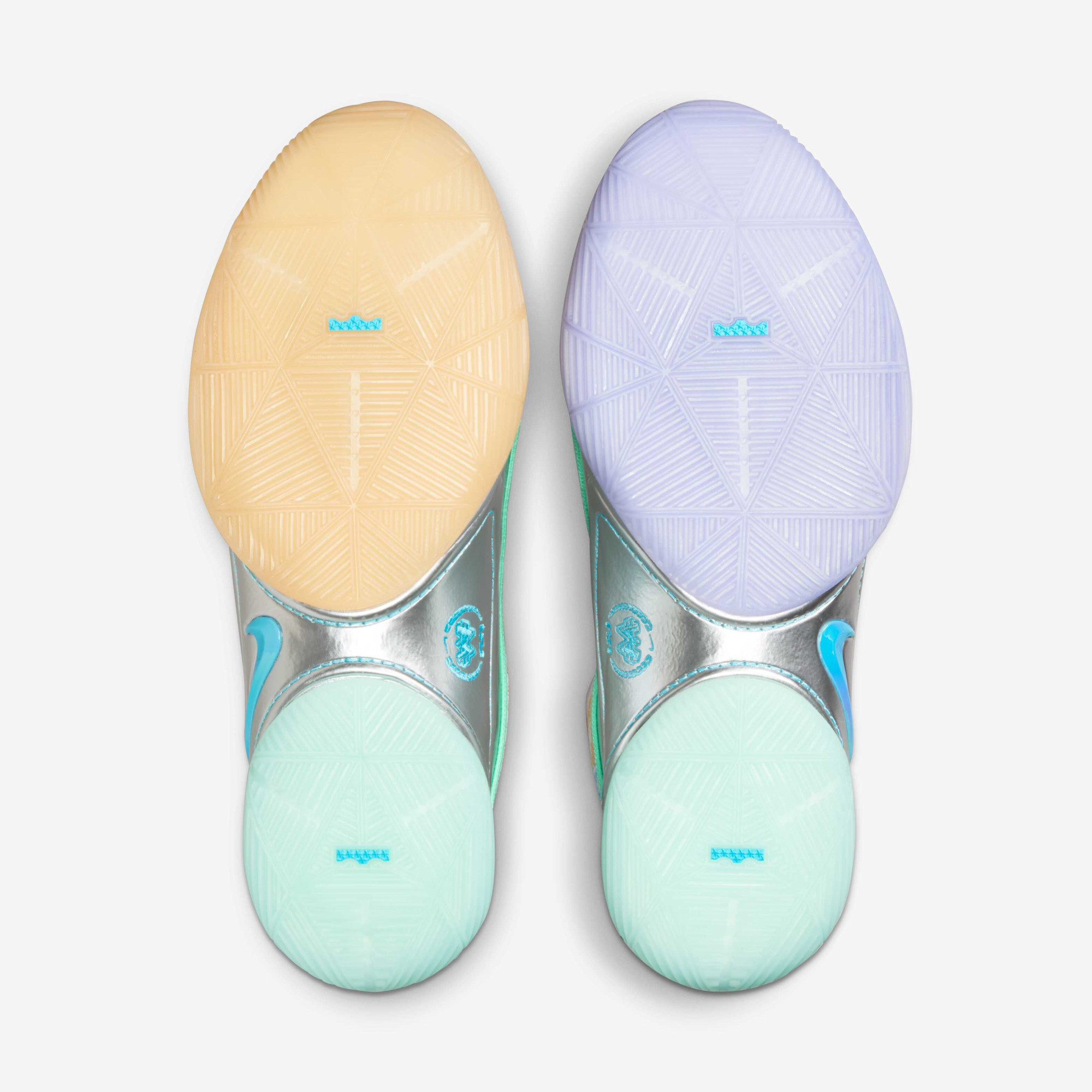 Кросівки LeBron XXII FZ1097-100