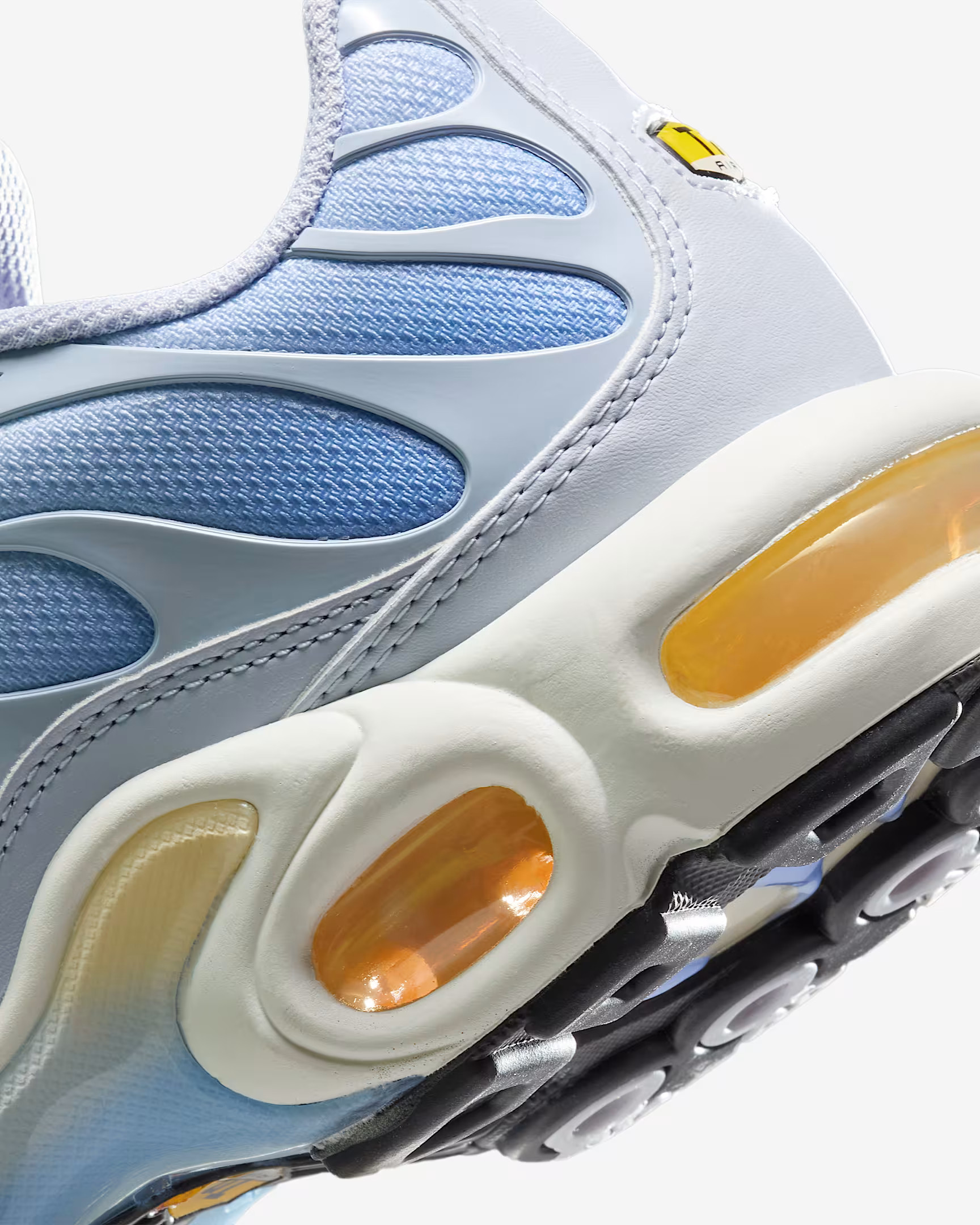 Кросівки Nike W AIR MAX PLUS DZ3670-004