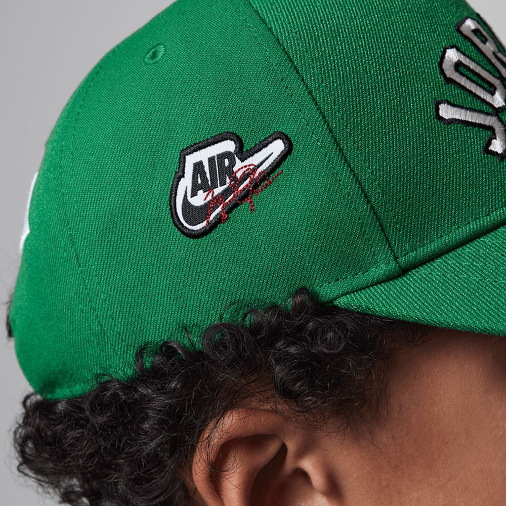 Бейсболка Jordan Signature Curved Brim Cap 9A9028-E1P