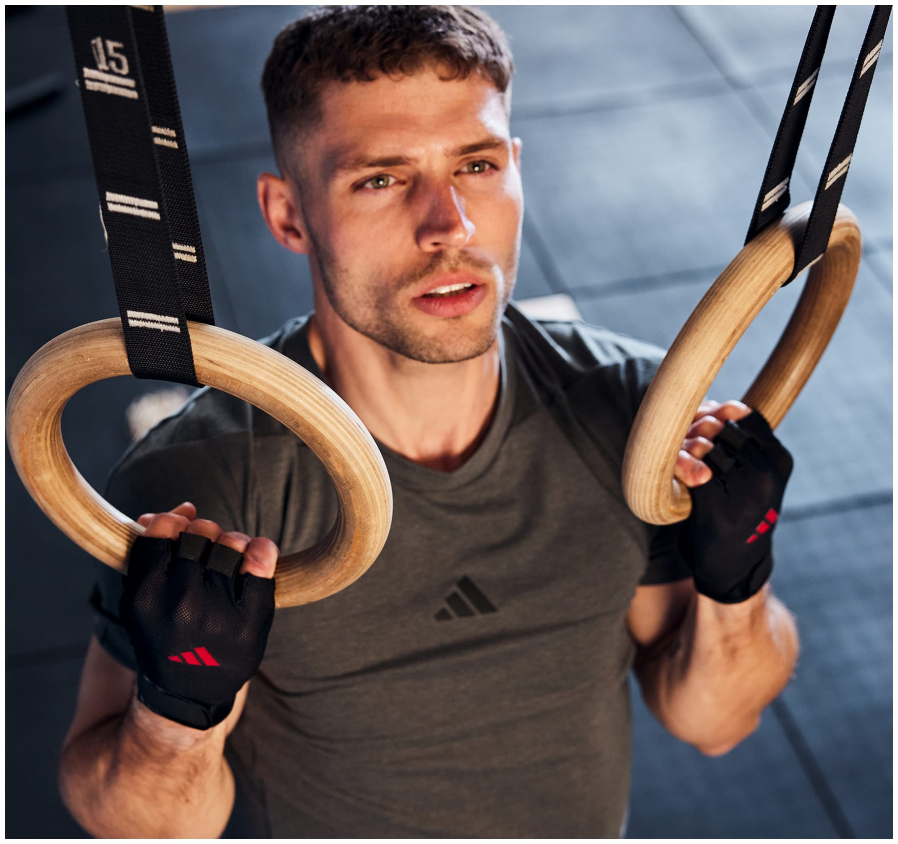 Рукавиці для тренінгу Adidas Essential Training Gloves чорний, червоний Уні S ADGB-15001RD