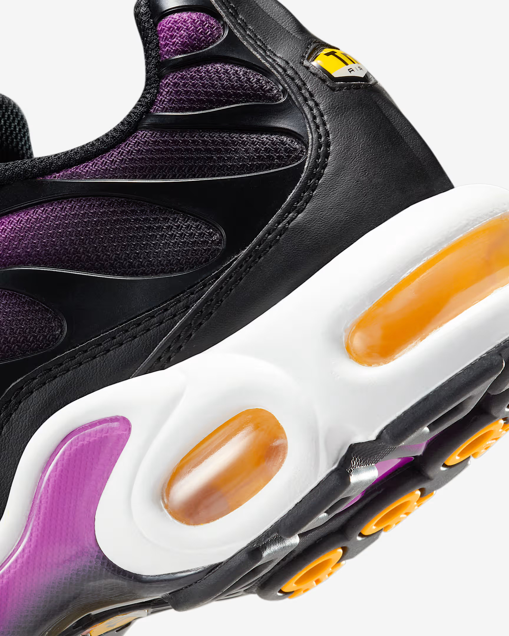 Кросівки Nike W AIR MAX PLUS DZ3670-005