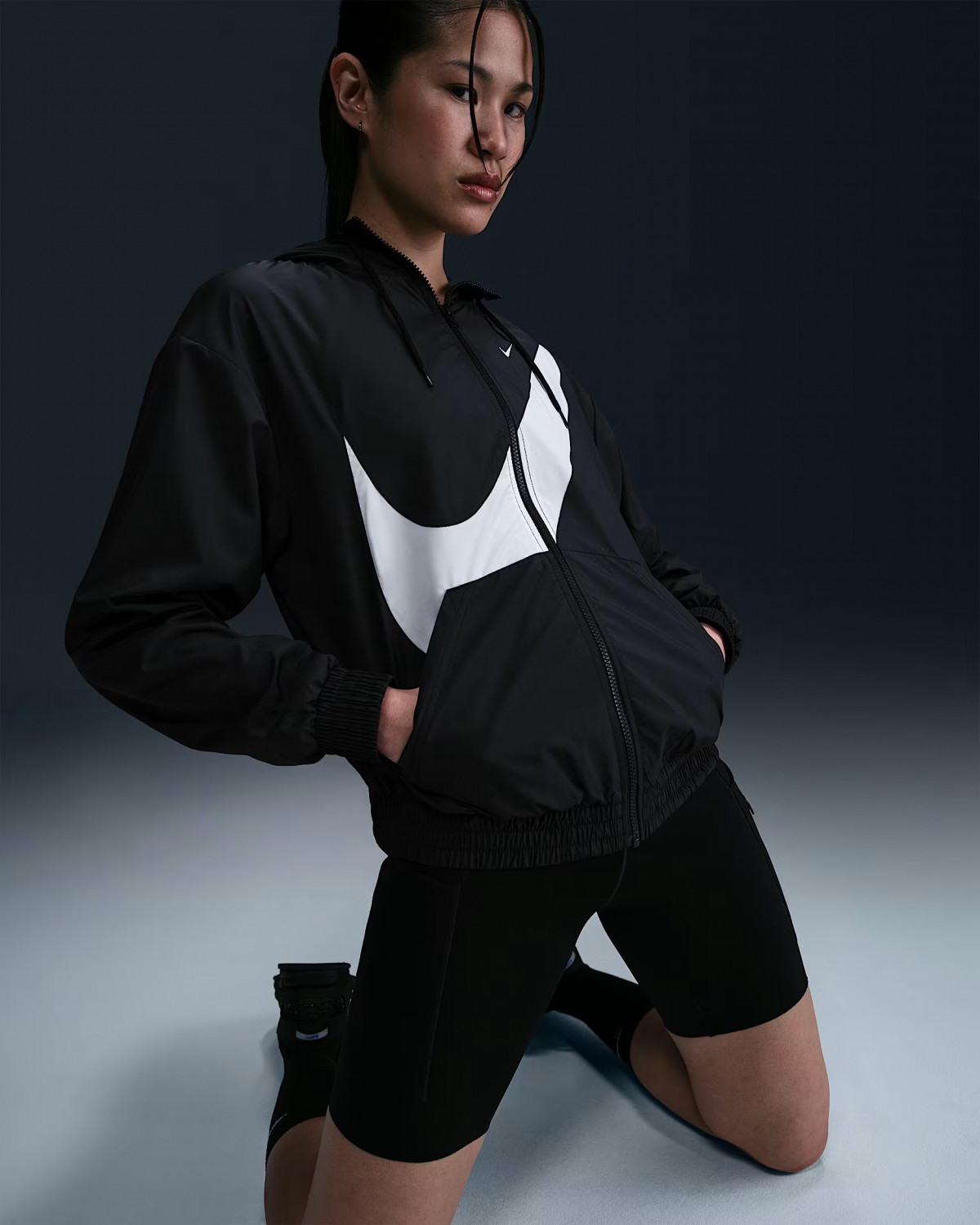 Кофта W NSW CLSSC WVN UV FZ LOGO JKT HM8971-010 Nike L Чорний HM8971-010