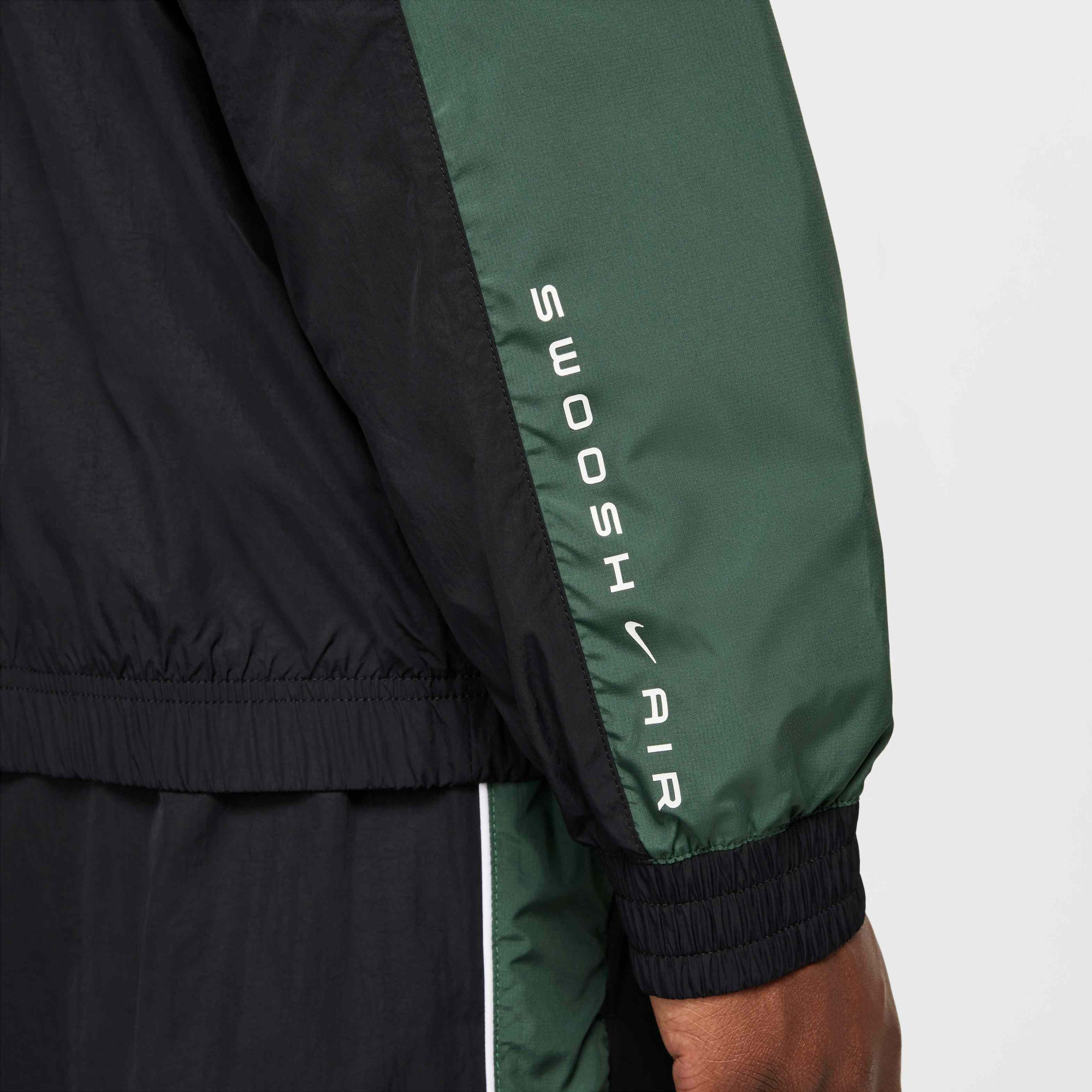 Вітровка чоловіча Nike M NSW SW AIR TRACKTOP WV чорна HM0167-011