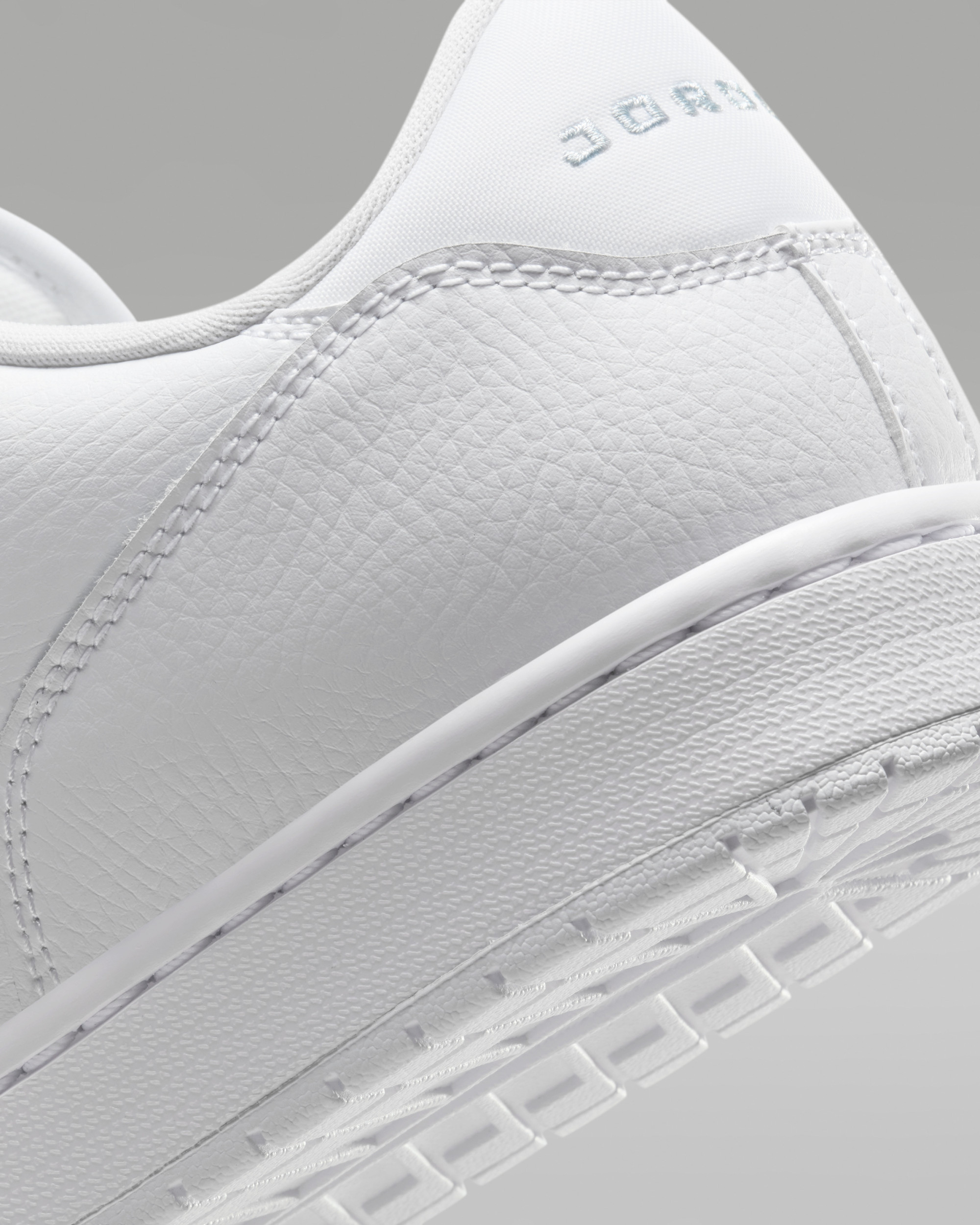 Кросівки Jordan COURT CONNECT LOW IQ5698-100