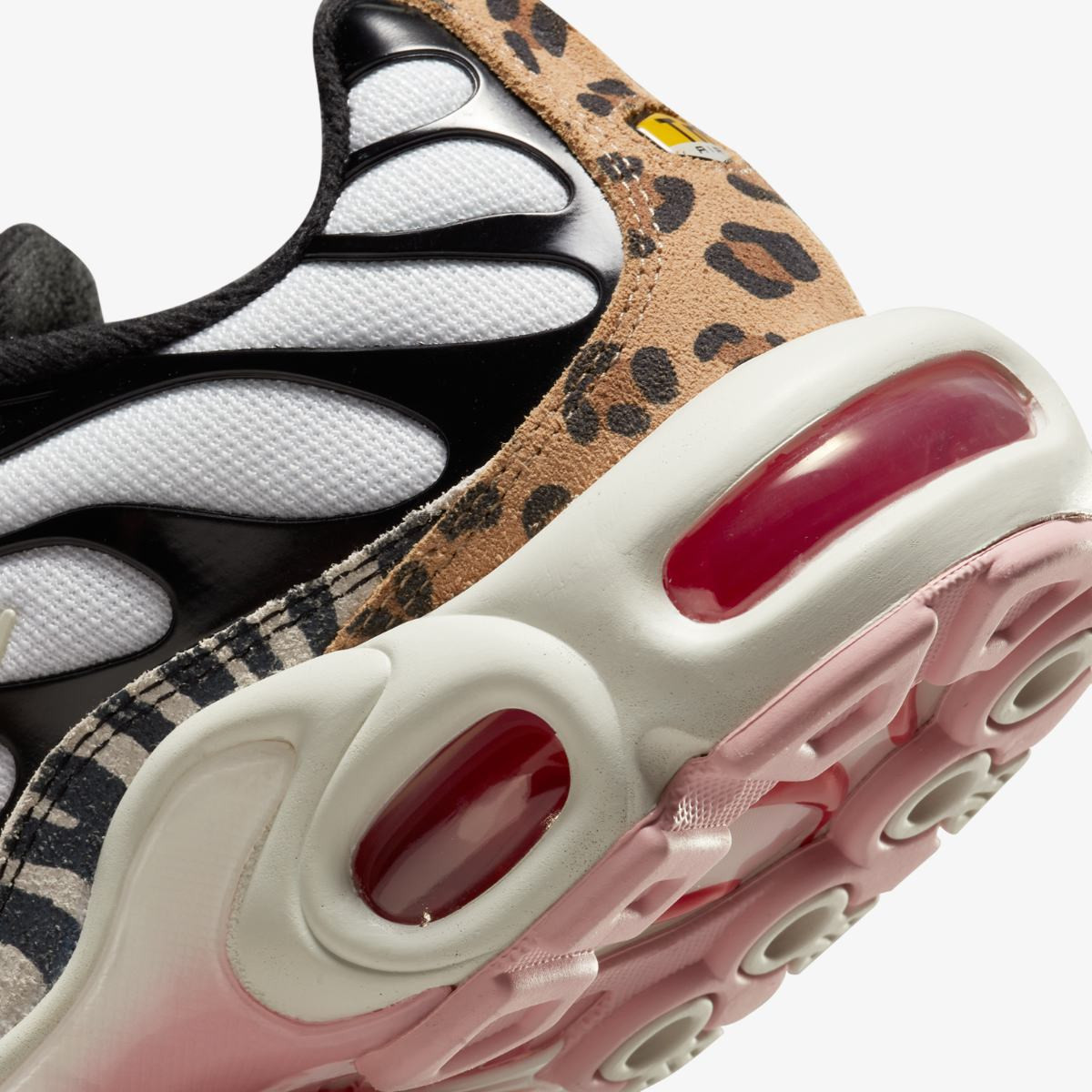 Кросівки Nike WMNS AIR MAX PLUS DZ4842-600