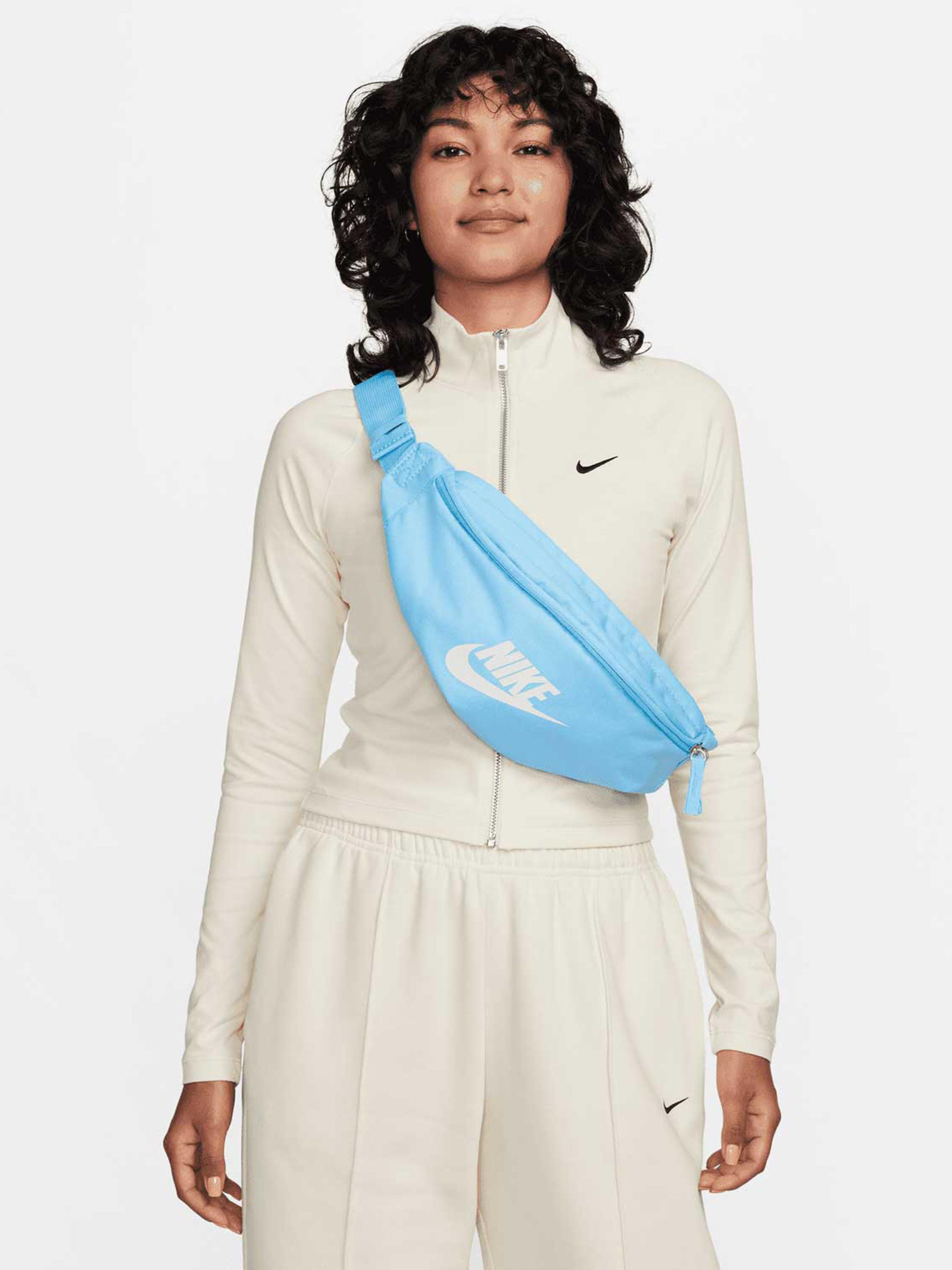 Сумка на пояс Nike NK HERITAGE WAISTPACK - FA21 3L блакитний Уні 41х10х15 см DB0490-407