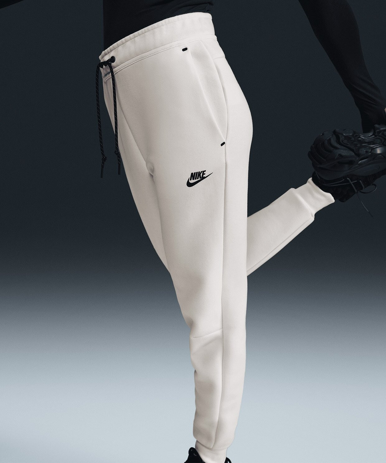 Костюм спортивний Nike Sportswear Tech Fleece Windrunner Beige HV6747-110__HV6779-110