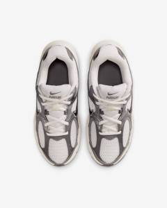 Кросівки Nike V5 RNR HQ6411-003