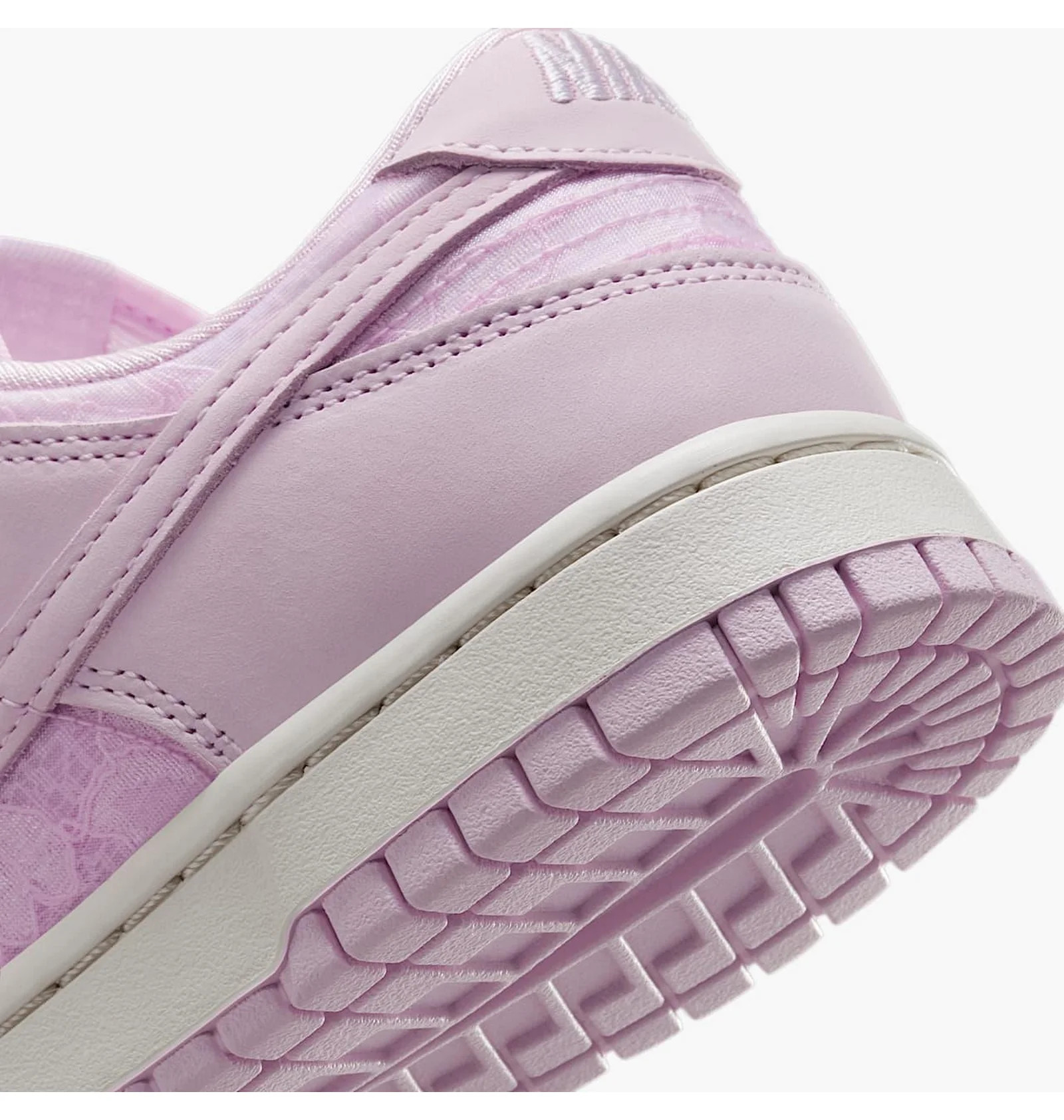 Кросівки жіночі Nike Dunk Low HJ5870-600