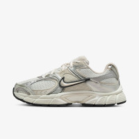 Кросівки Nike W V5 RNR HQ7901-104
