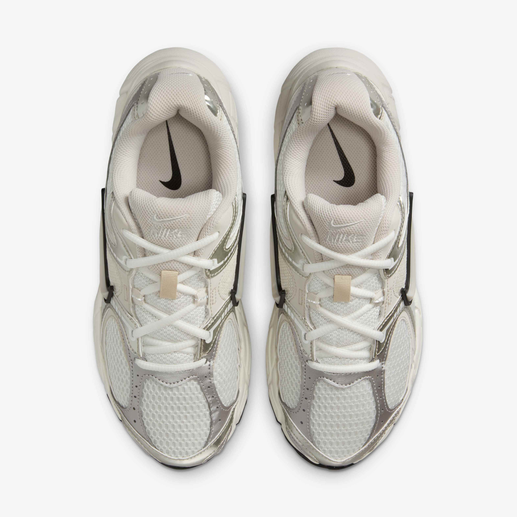 Кросівки Nike W V5 RNR HQ7901-104