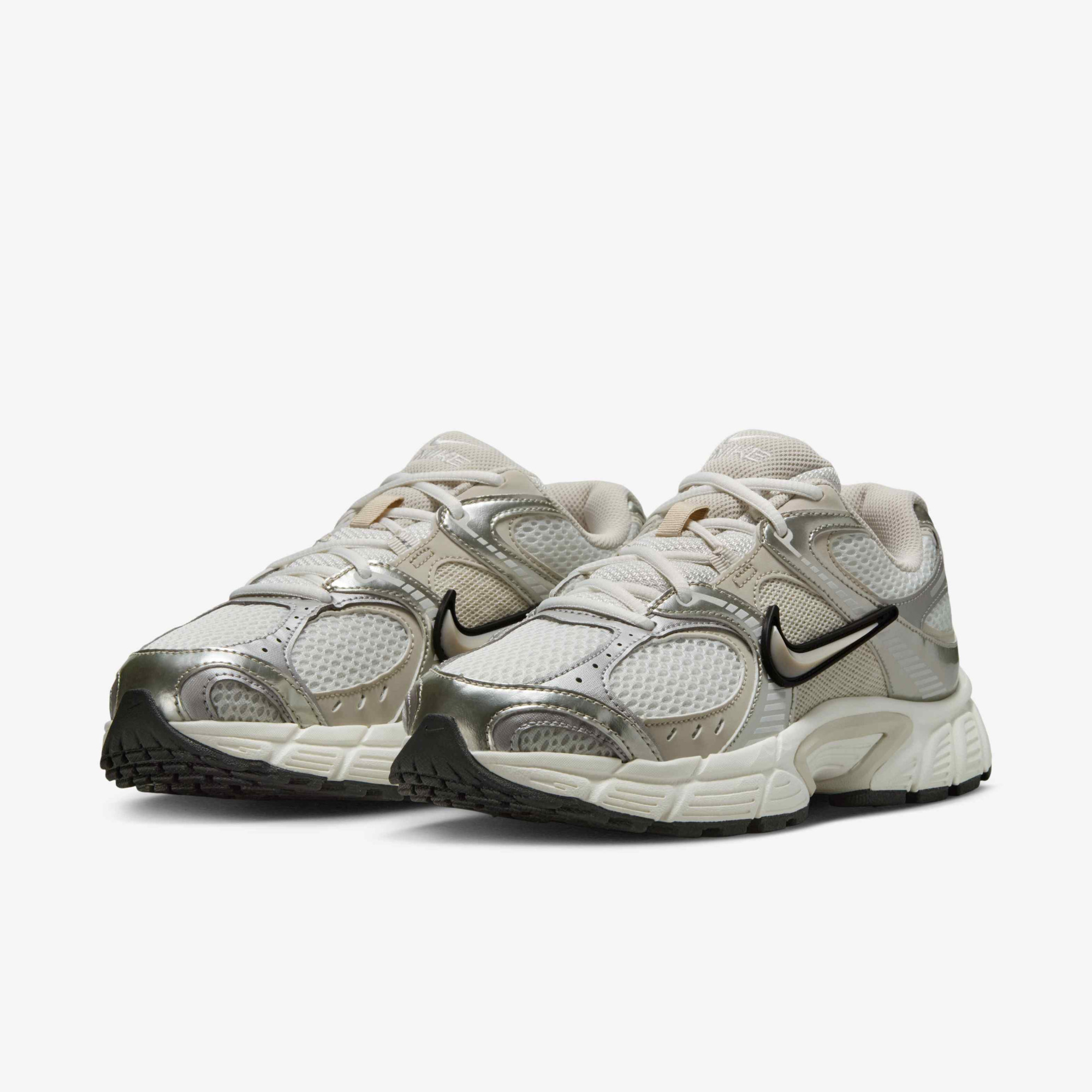 Кросівки Nike W V5 RNR HQ7901-104