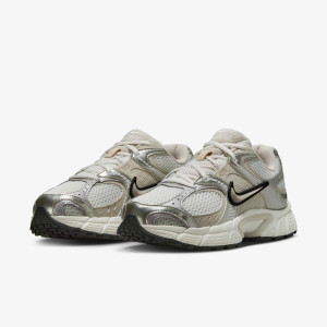 Кросівки Nike W V5 RNR HQ7901-104