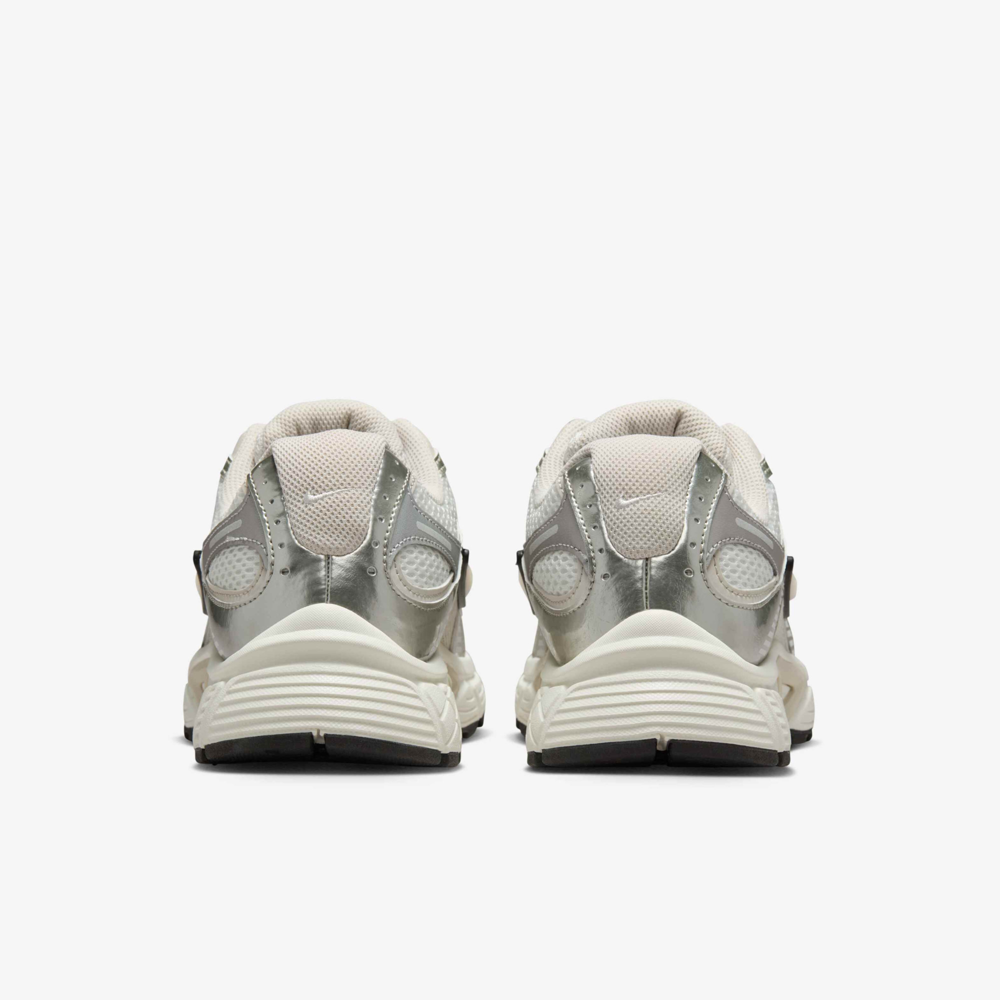 Кросівки Nike W V5 RNR HQ7901-104