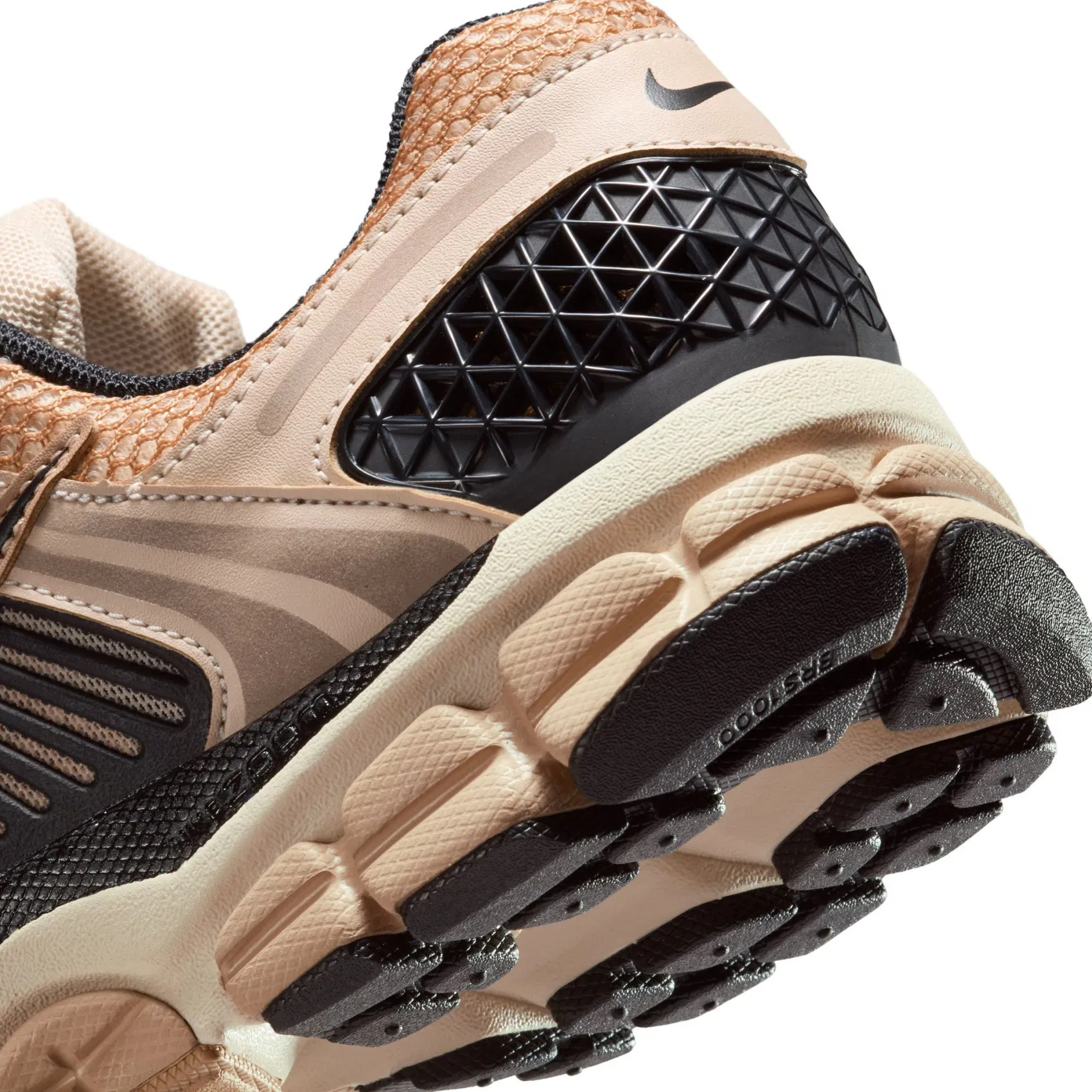 Кросівки Nike W NIKE ZOOM VOMERO 5 FJ2028-106