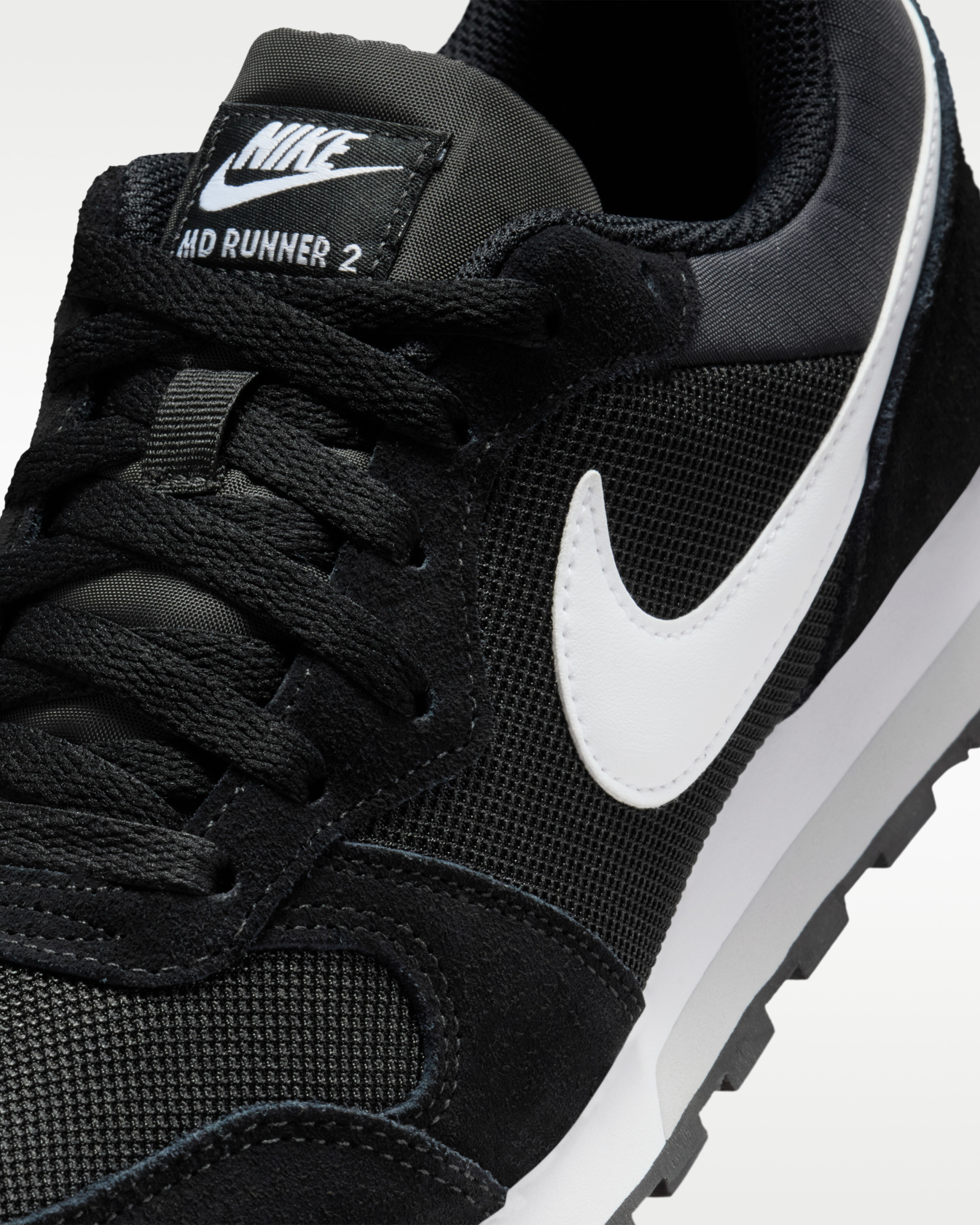 Кросівки Nike WMNS MD RUNNER 2 749869-018