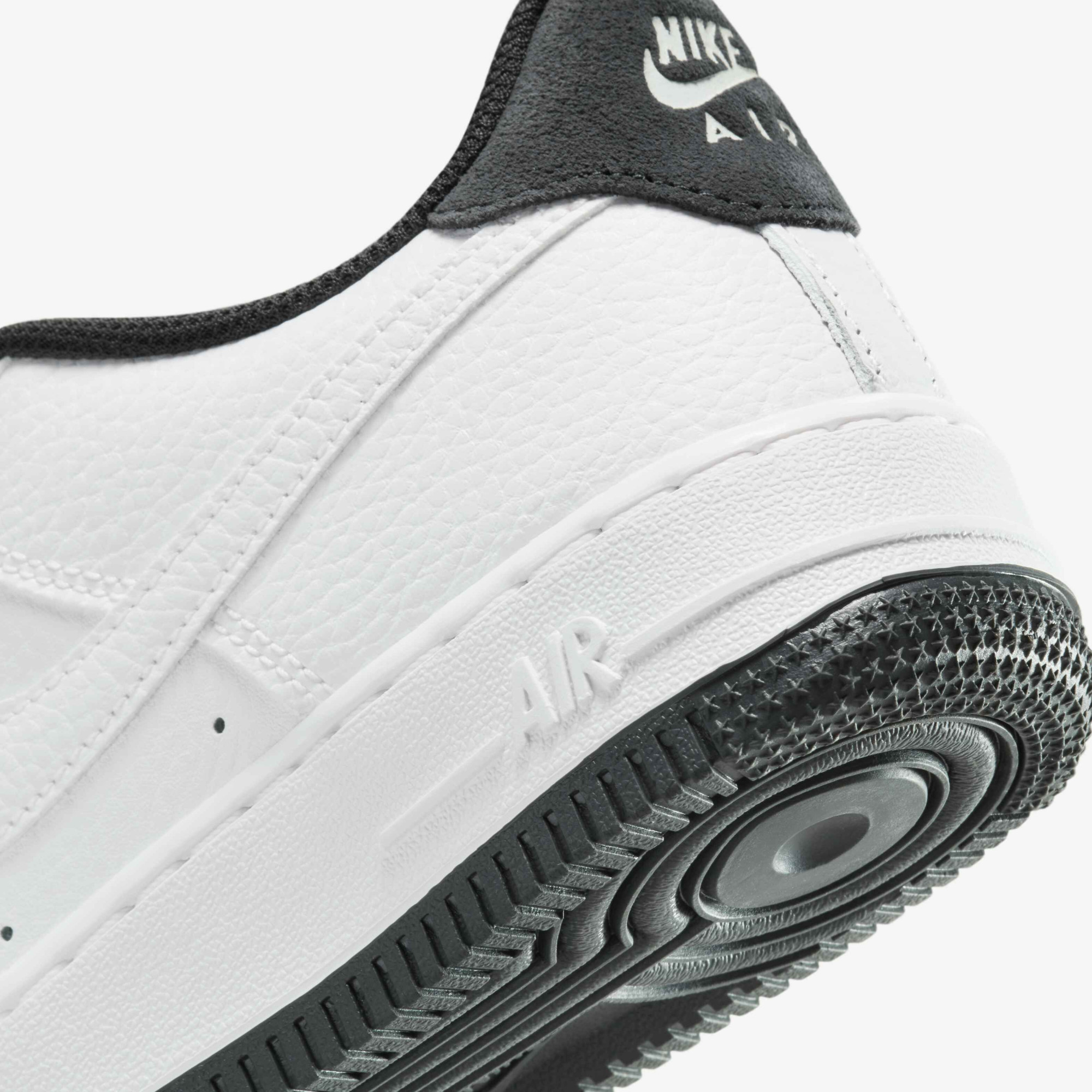 Кросівки Nike AIR FORCE 1 LV8 1 (GS) HJ4560-100