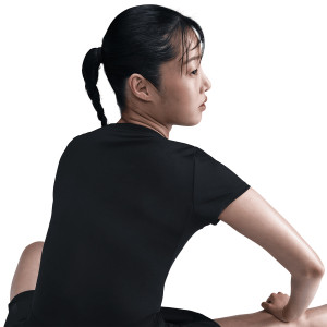 Футболка жіноча Nike Court Advantage Black HQ2994-010