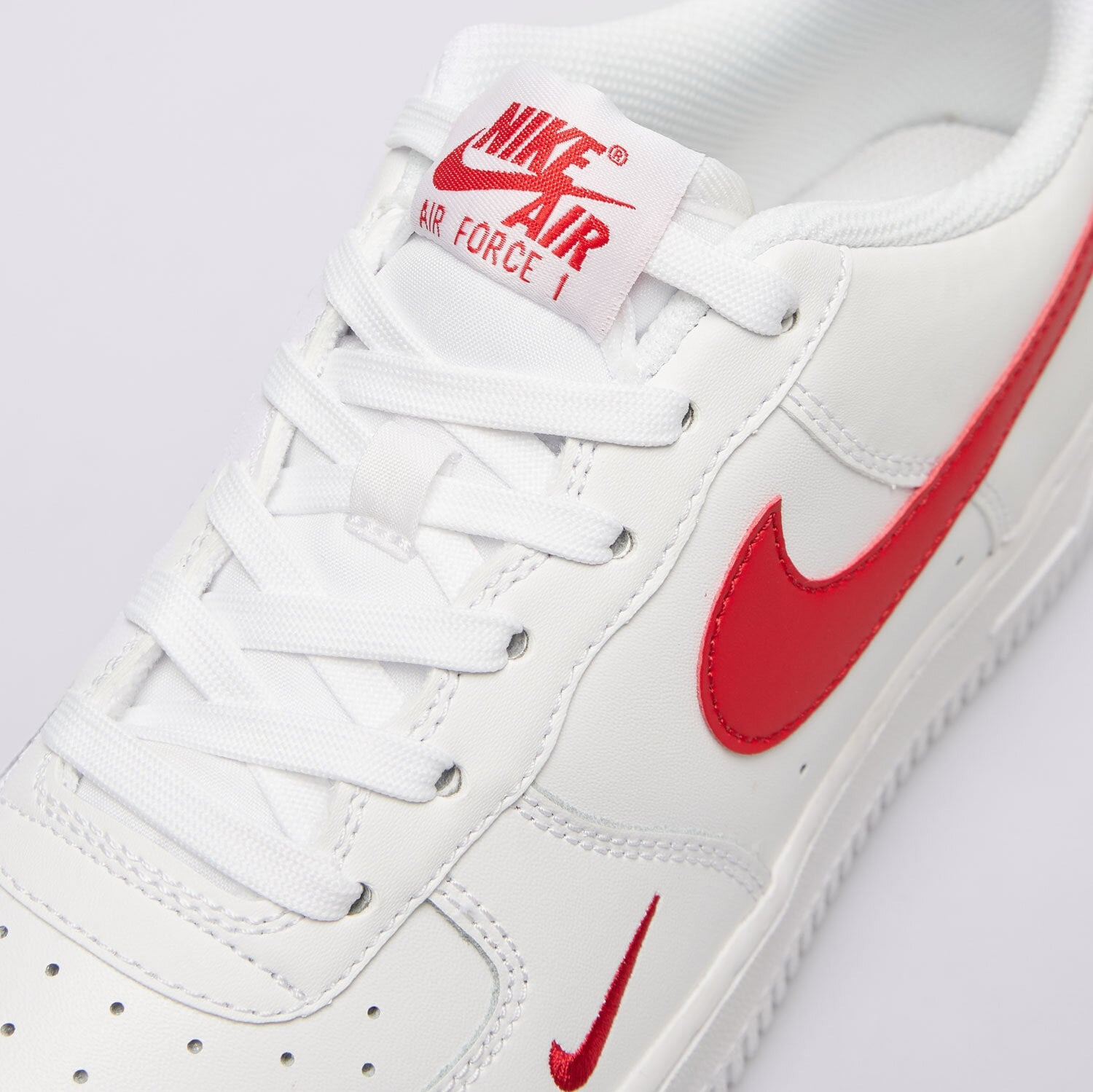 Кросівки Nike Air Force 1 LV8 (FV7020-101) FV7020-101