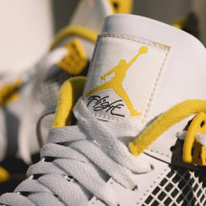 Кросівки Jordan 4 Retro Vivid Sulfur (W) AQ9129-101