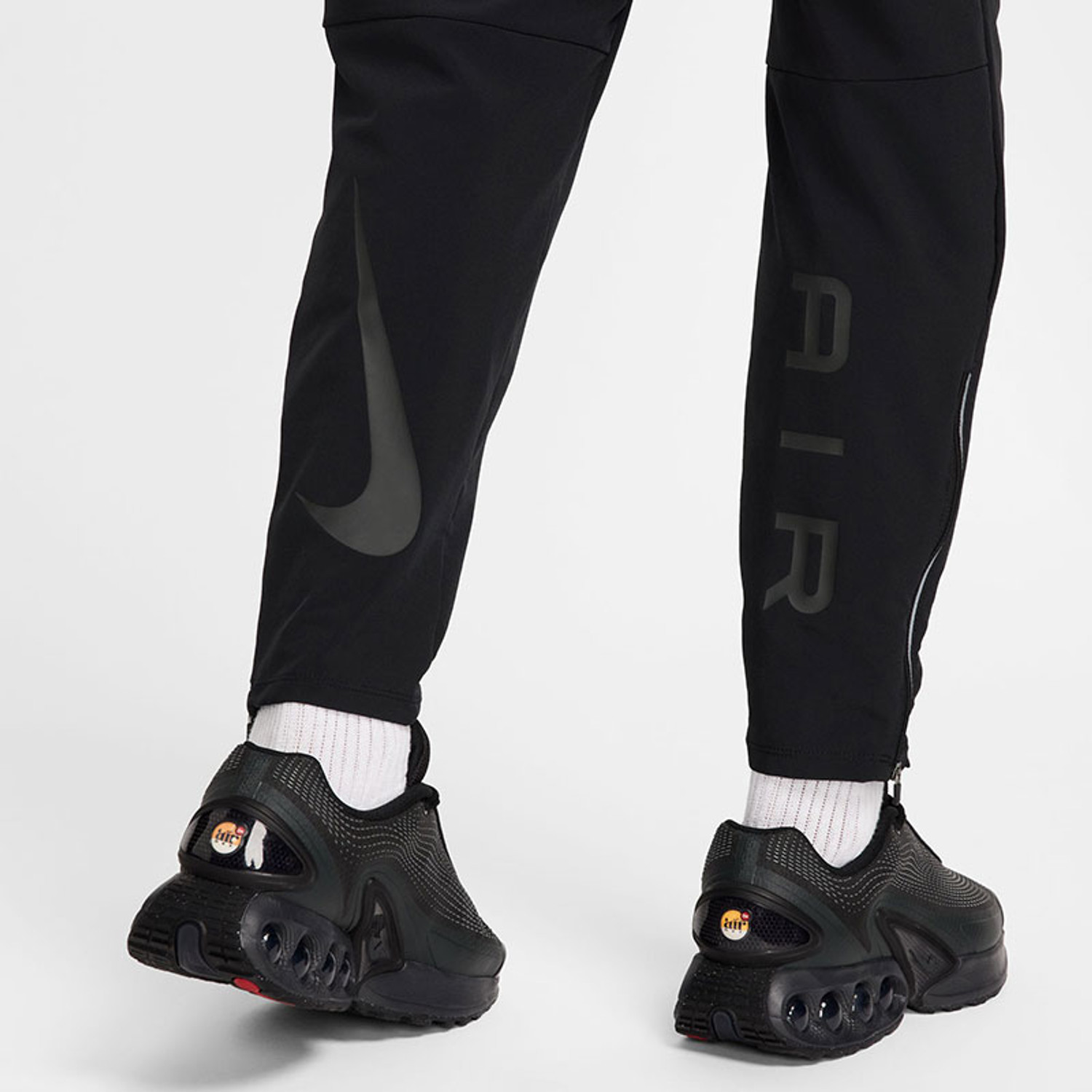 Штани NIKE M NSW SW AIR RUN PANT HM0189-010