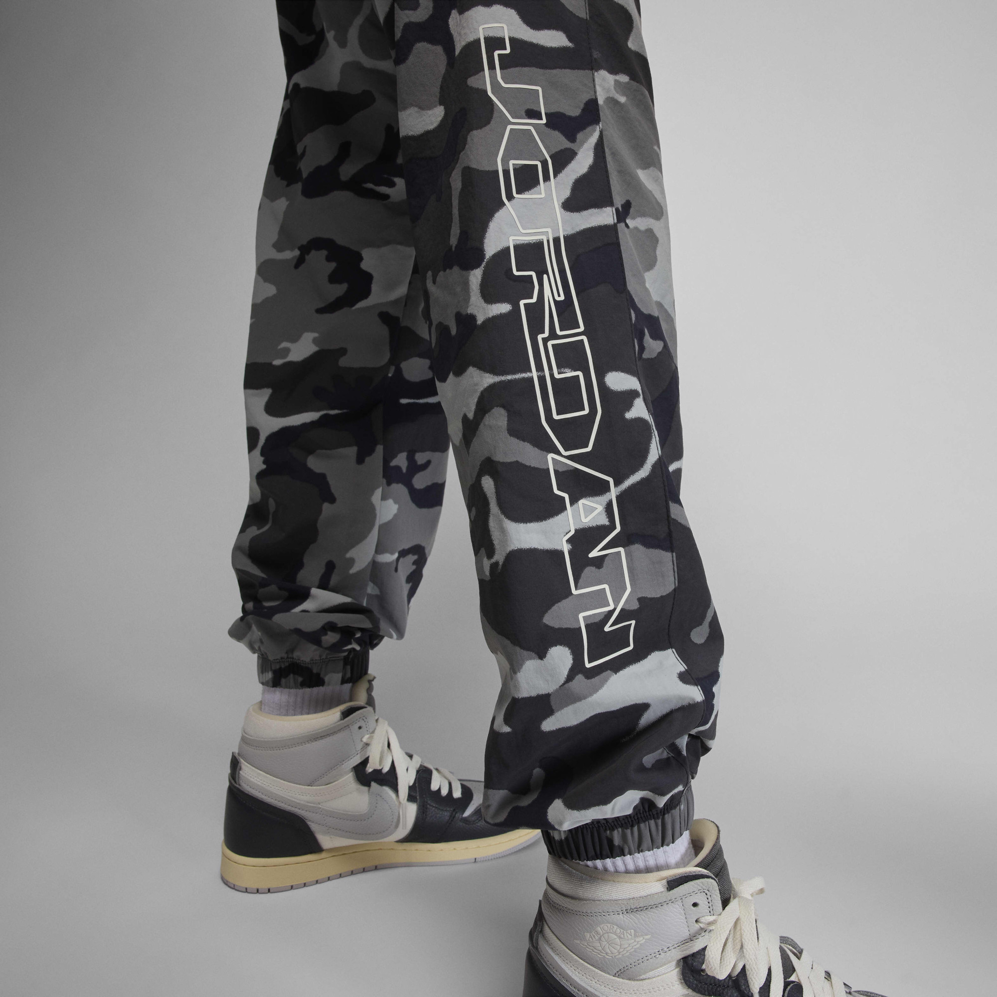 Штани чоловічі Air Jordan Mvp Trousers Camo/Grey FZ3529-010