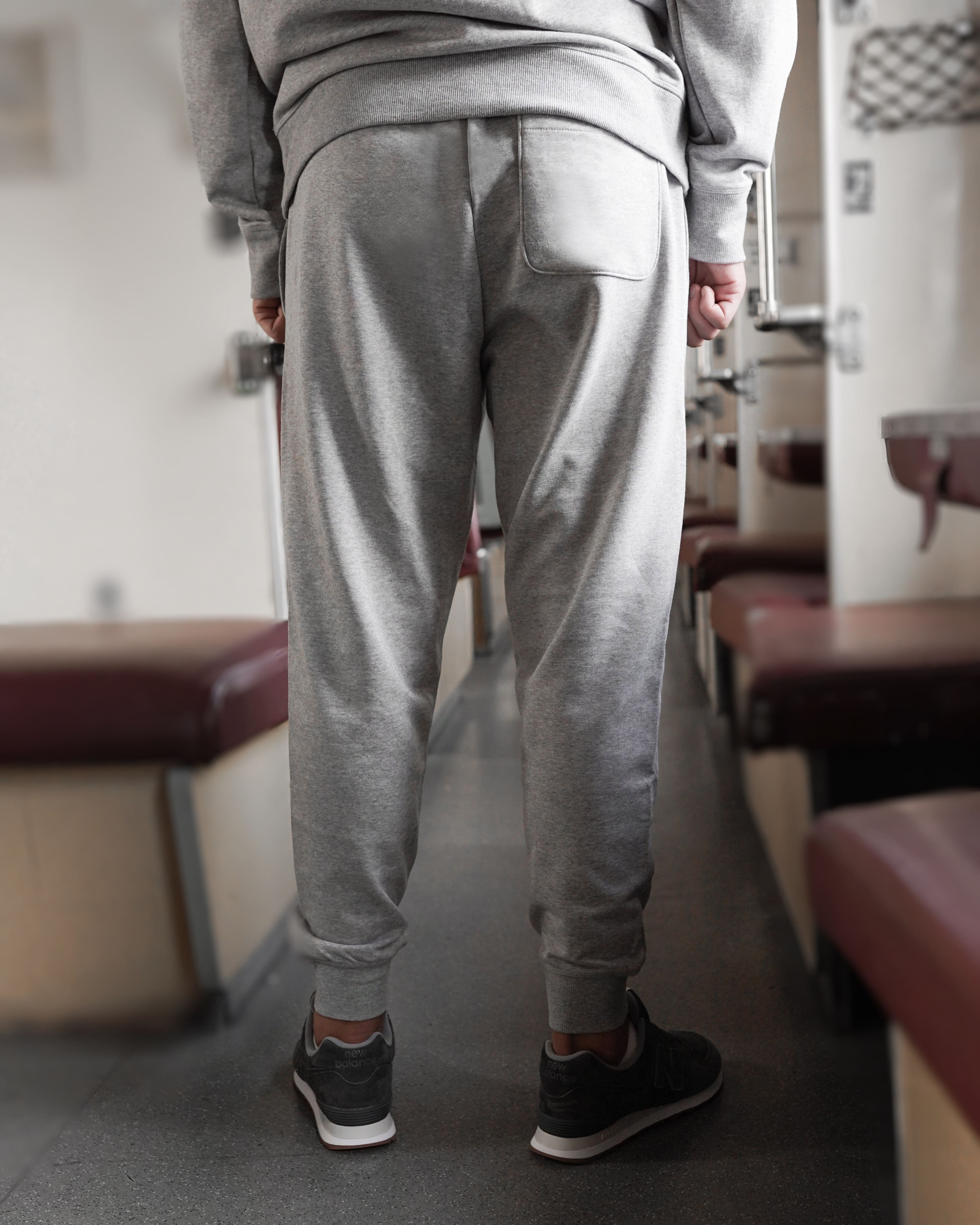 Брюки New Balance NB ESSENTIALS STACKED LOGO MP03558AG