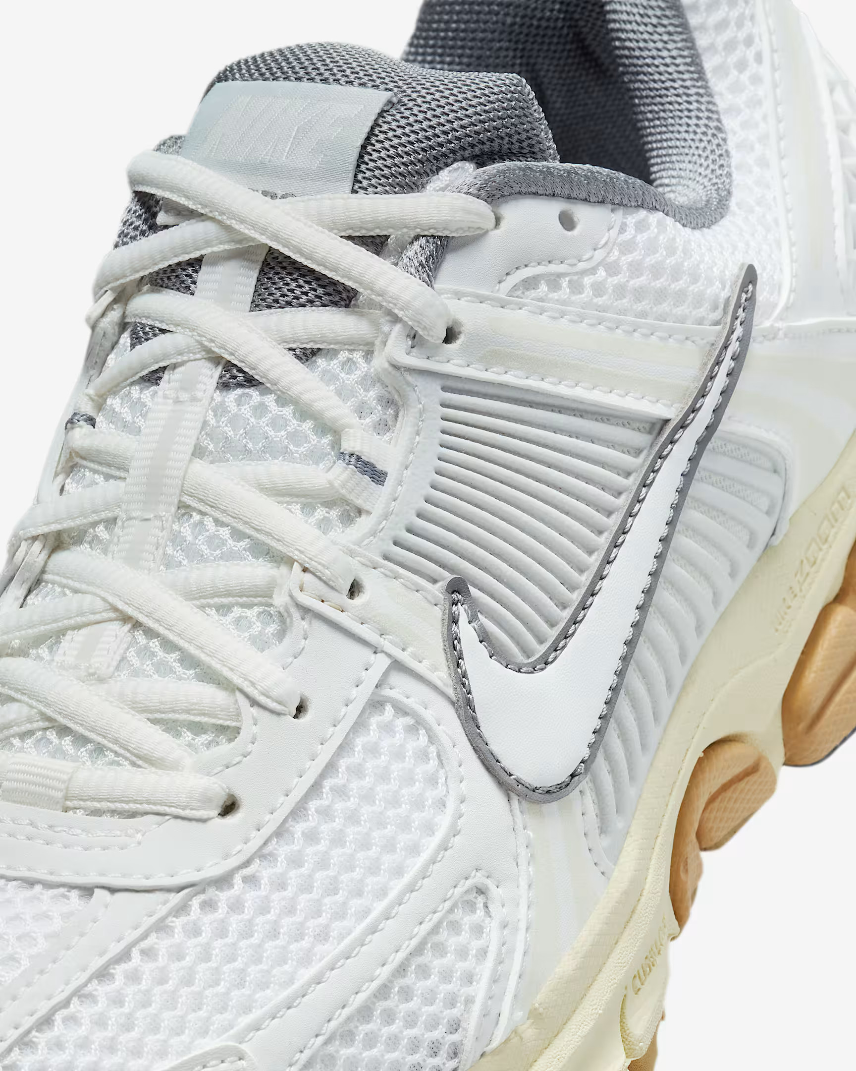 Кросівки Nike Zoom Vomero 5 FJ2028-101