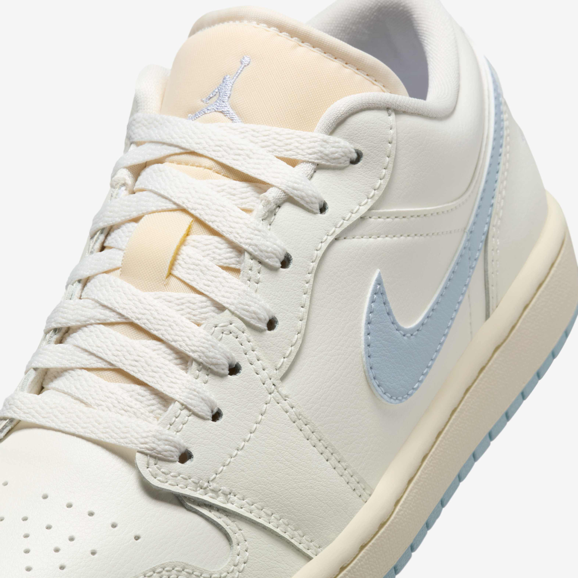 Кросівки W Air Jordan 1 Low "Coconut Milk" DC0774-106