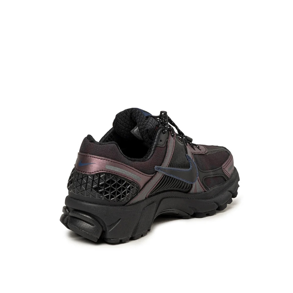 Кросівки чоловічі Nike Zoom Vomero 5  HQ4052-600 39 HQ4052-600