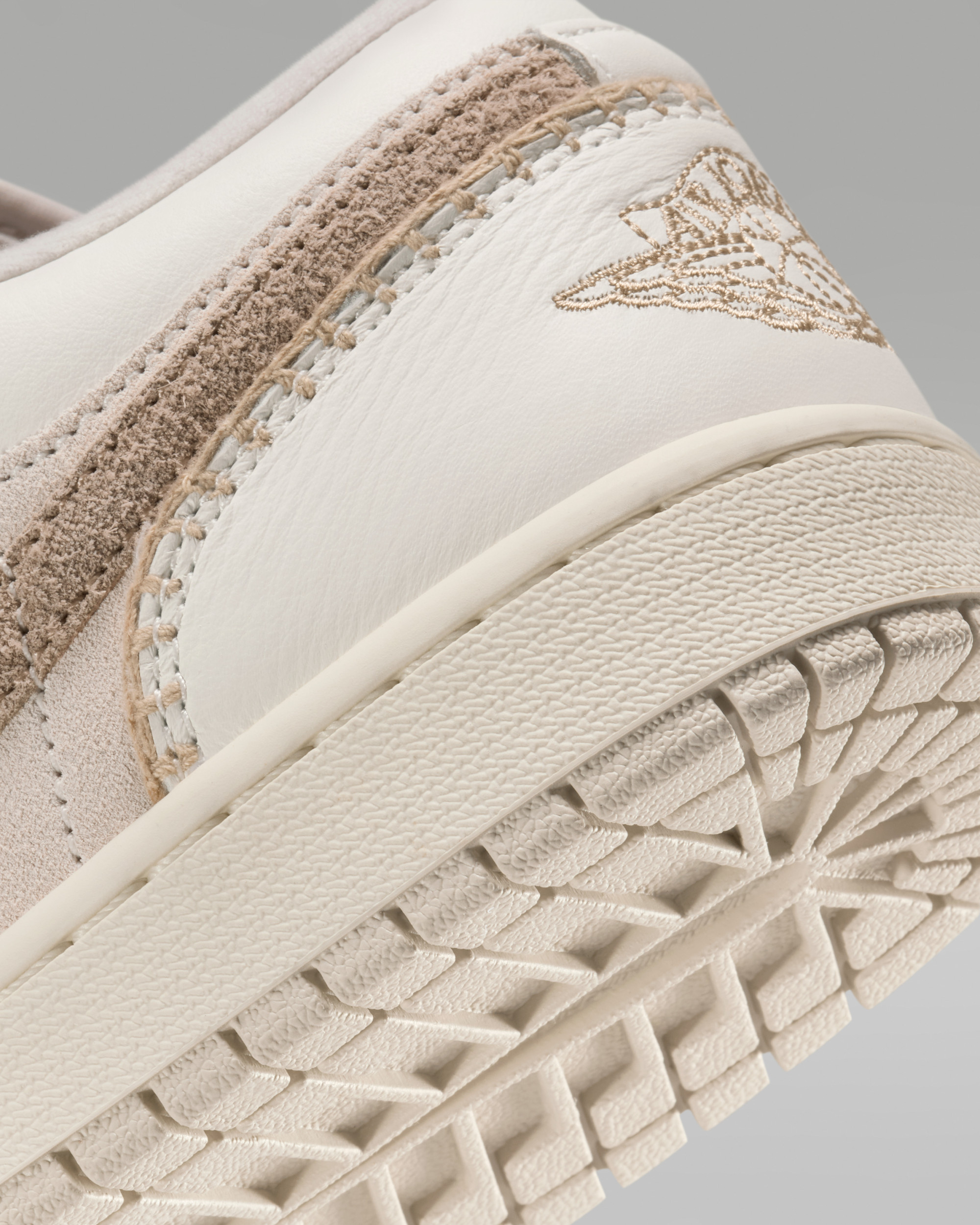Кросівки жіночі Air Jordan 1 Low Hemp Beige HV4268-120