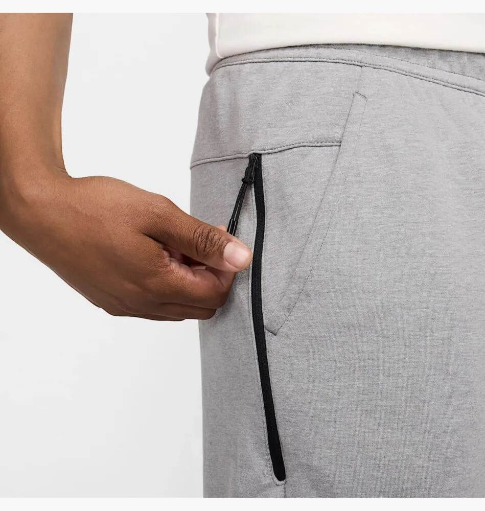 Штани Nike Sportswear Tech Essentials DD5293-002