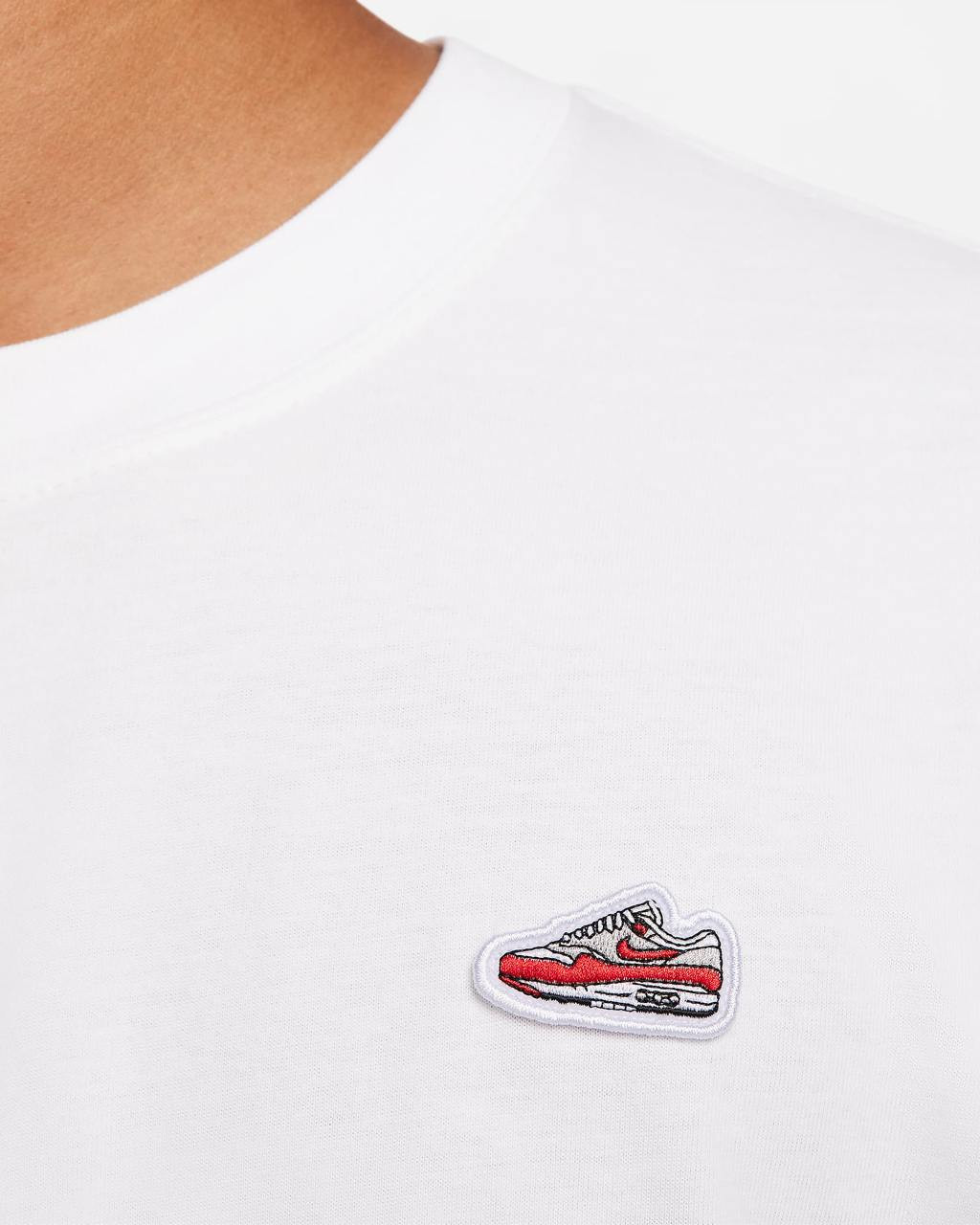 Футболка Nike TEE M90 Sneaker Patch FQ3762-100
