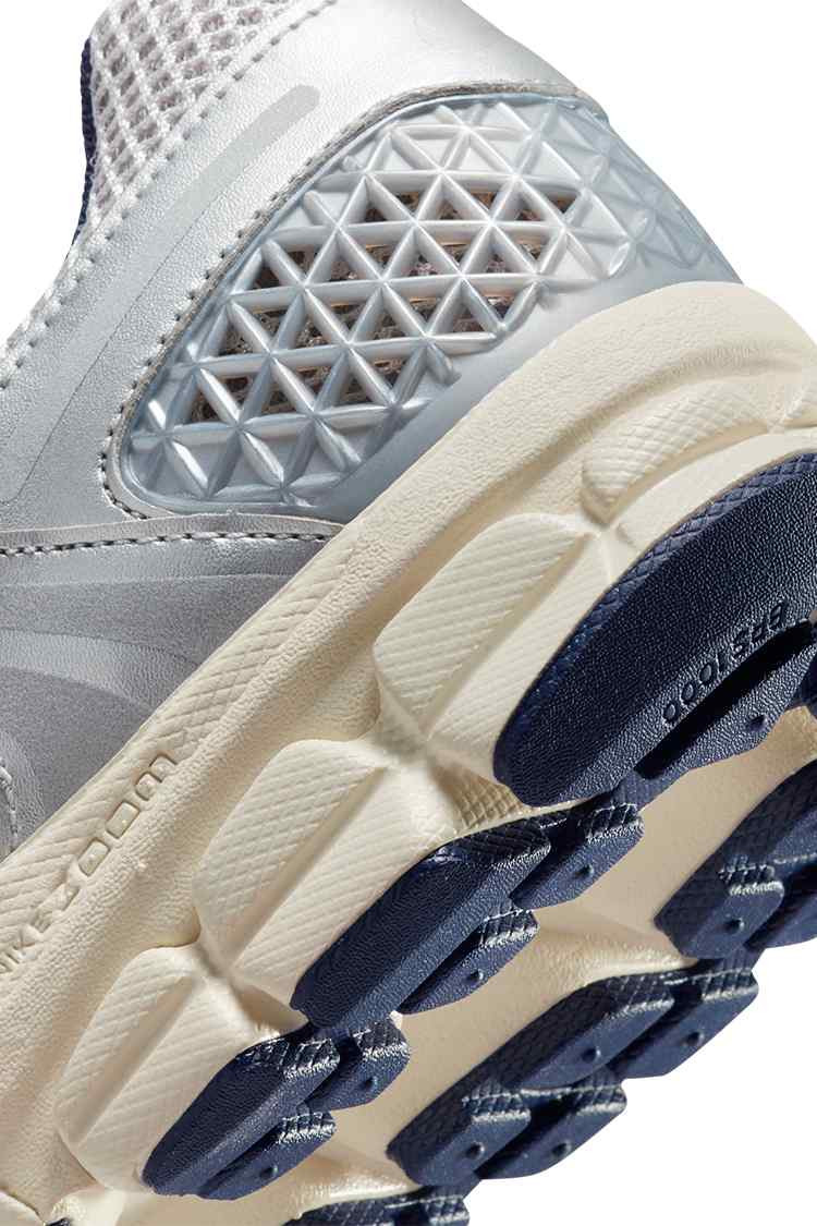 Кросівки Nike Zoom Vomero 5 FJ4151-001