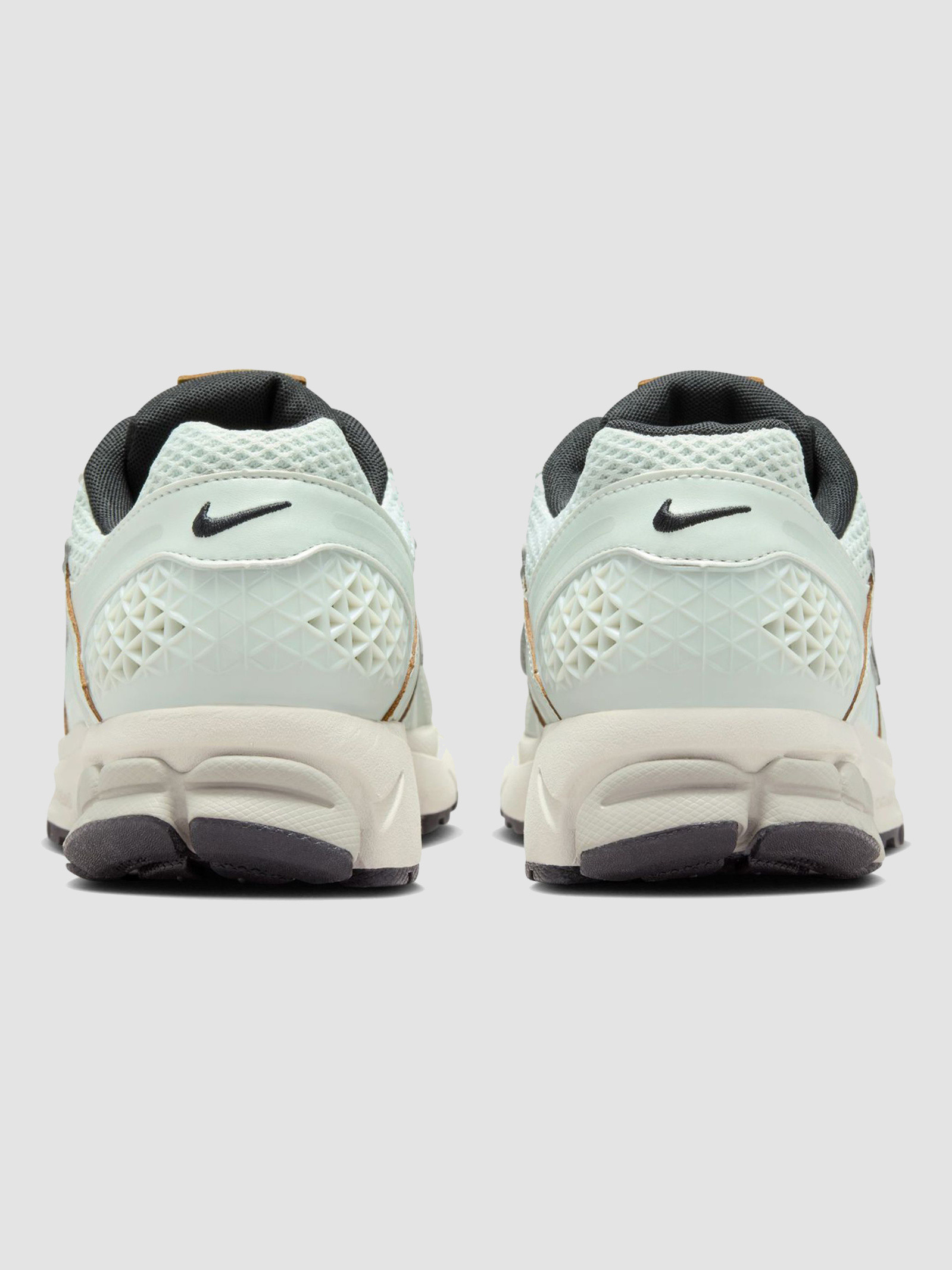 Кросівки Nike Zoom Vomero 5 FN6742 001